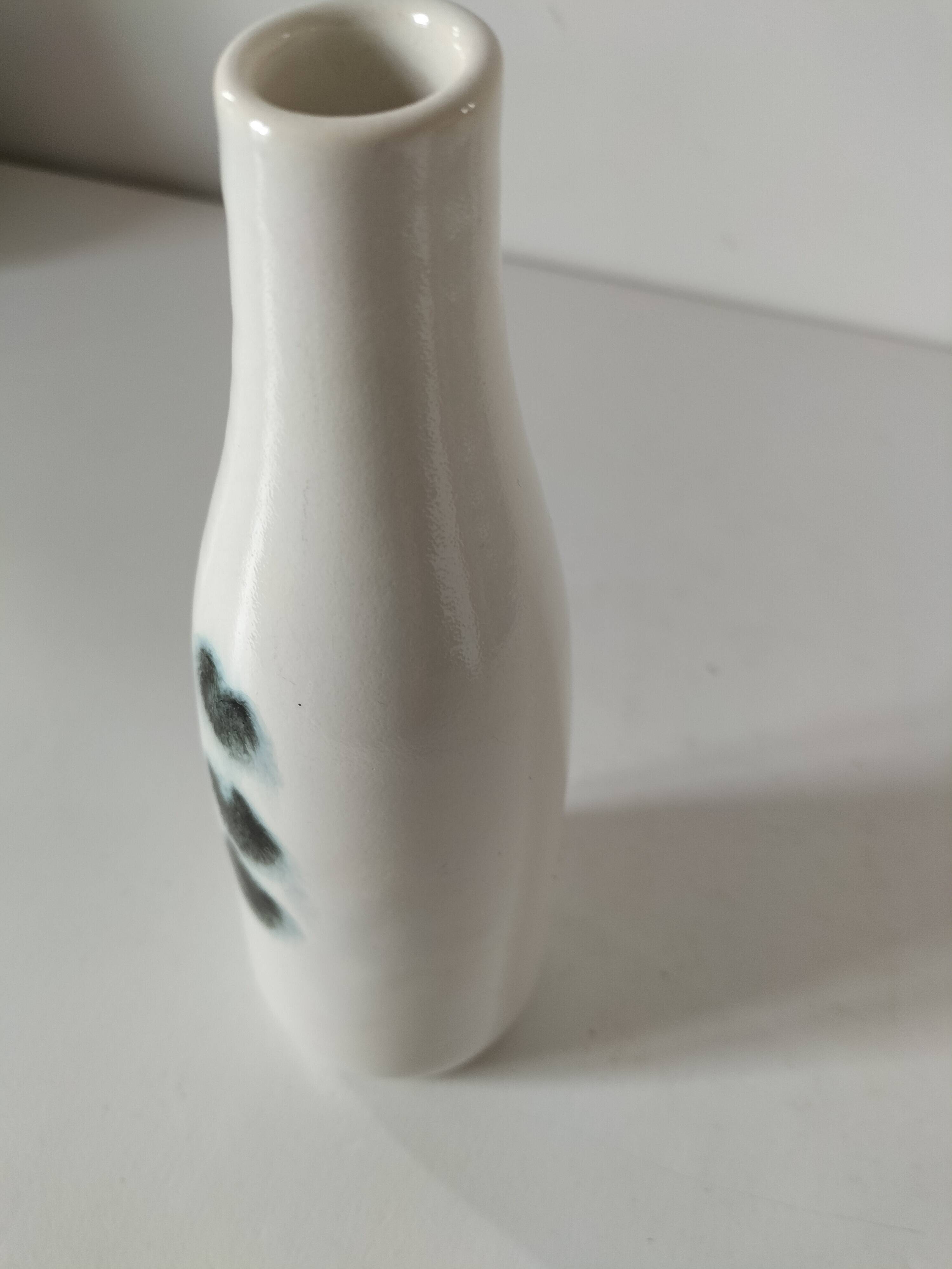 Duo de vases en céramique émaillée, décor pictural, signés MU