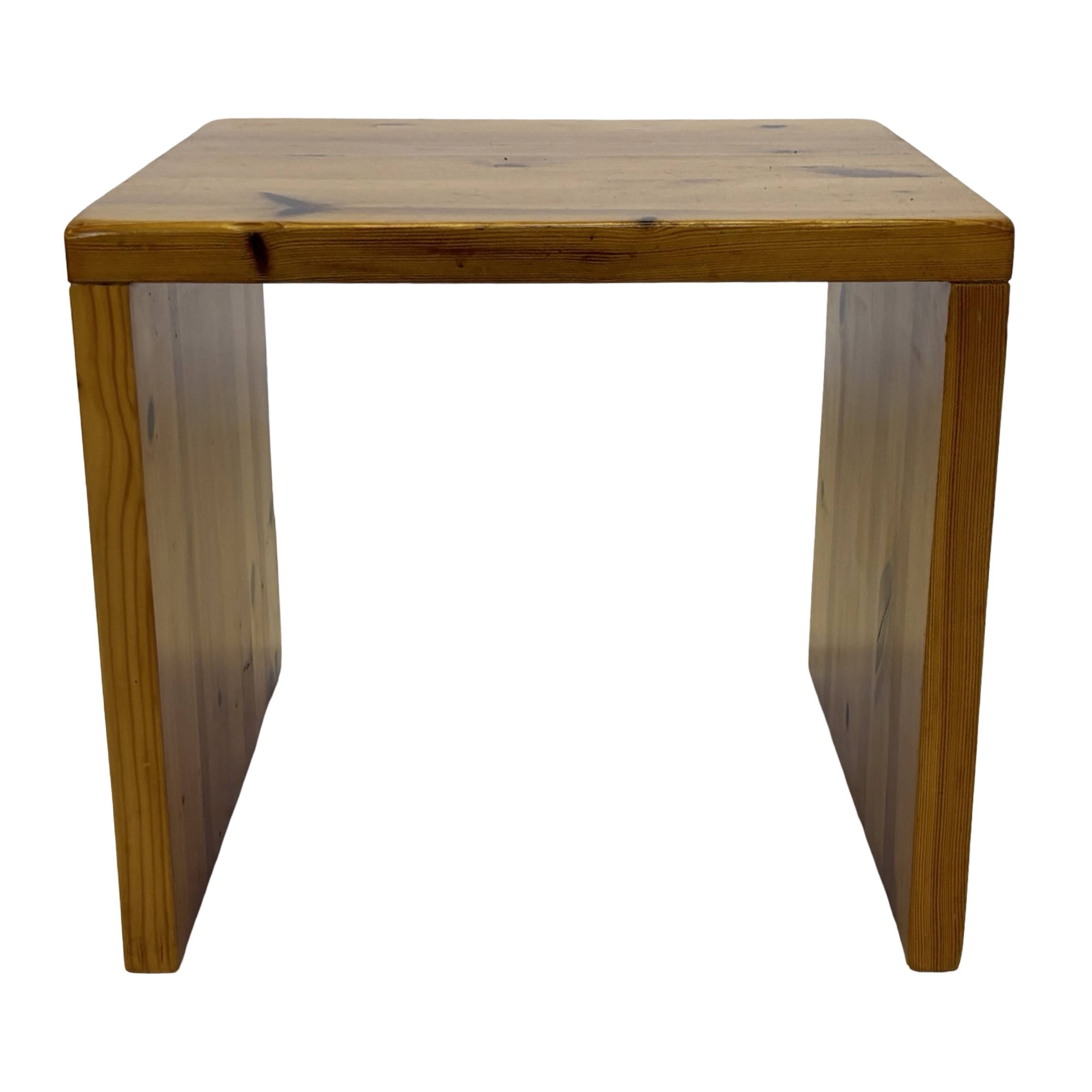 Vintage side table in Pine wood 1970s small table