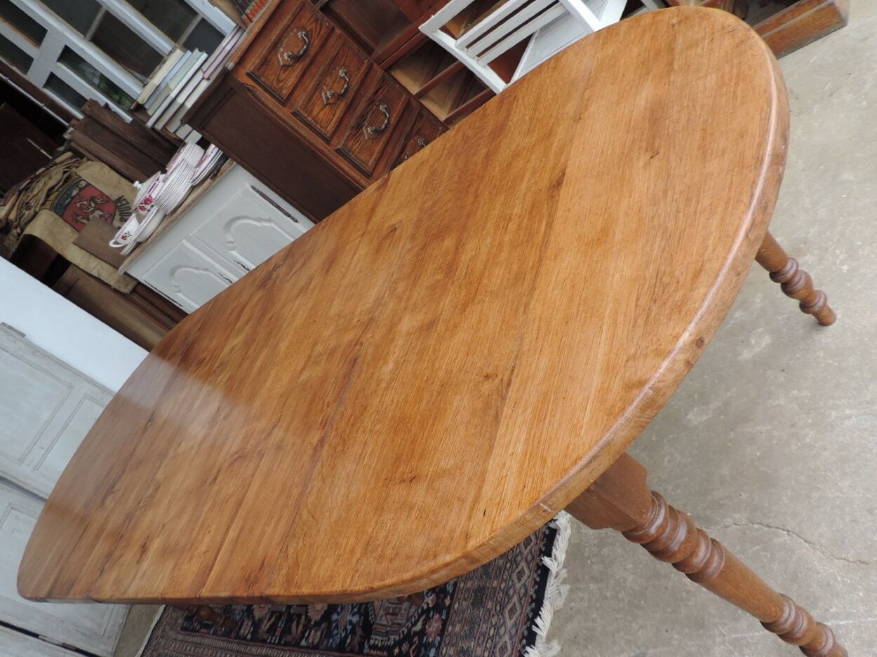 Oval oak six-legged table