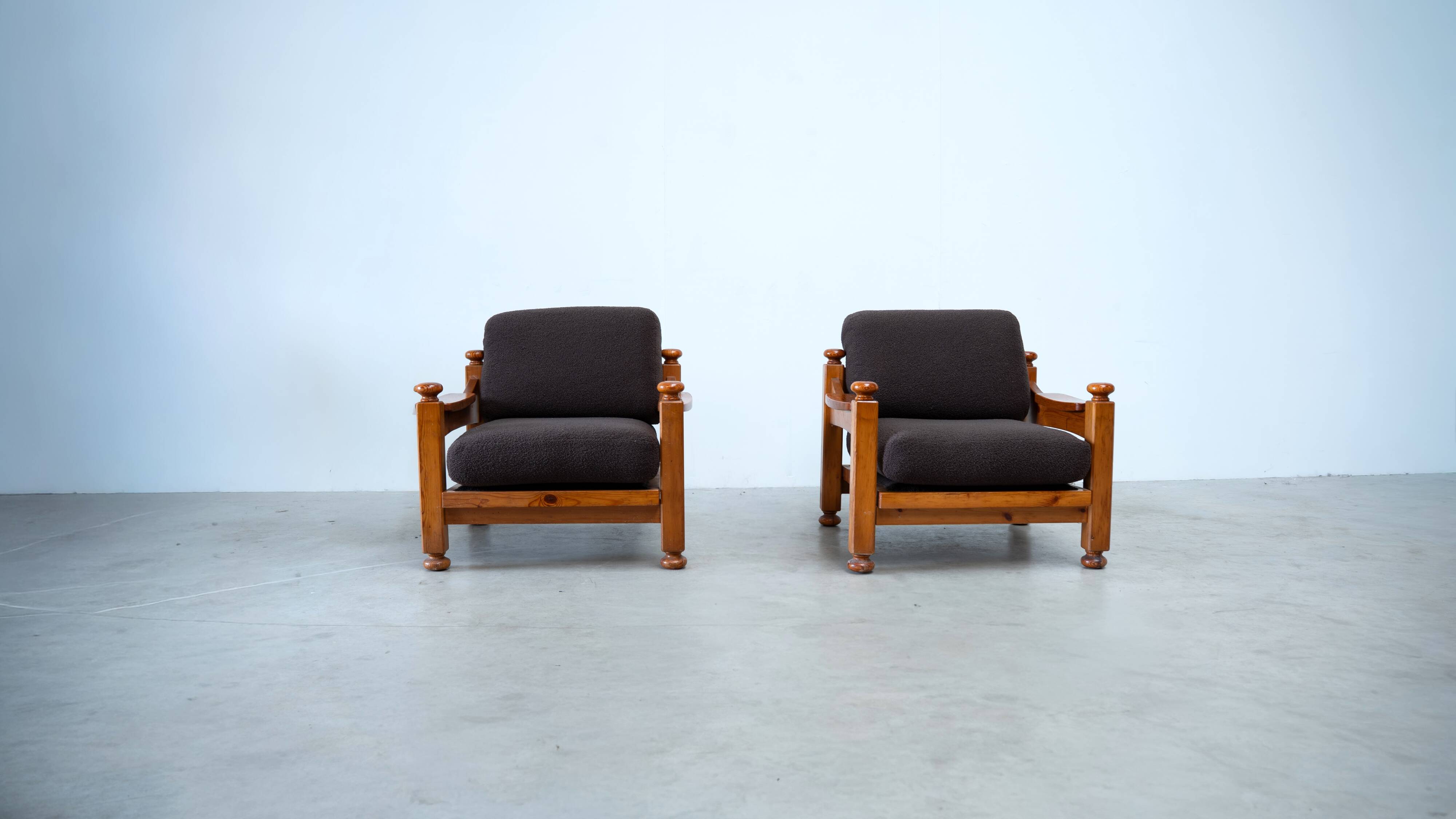 Set of two pine lounge chairs