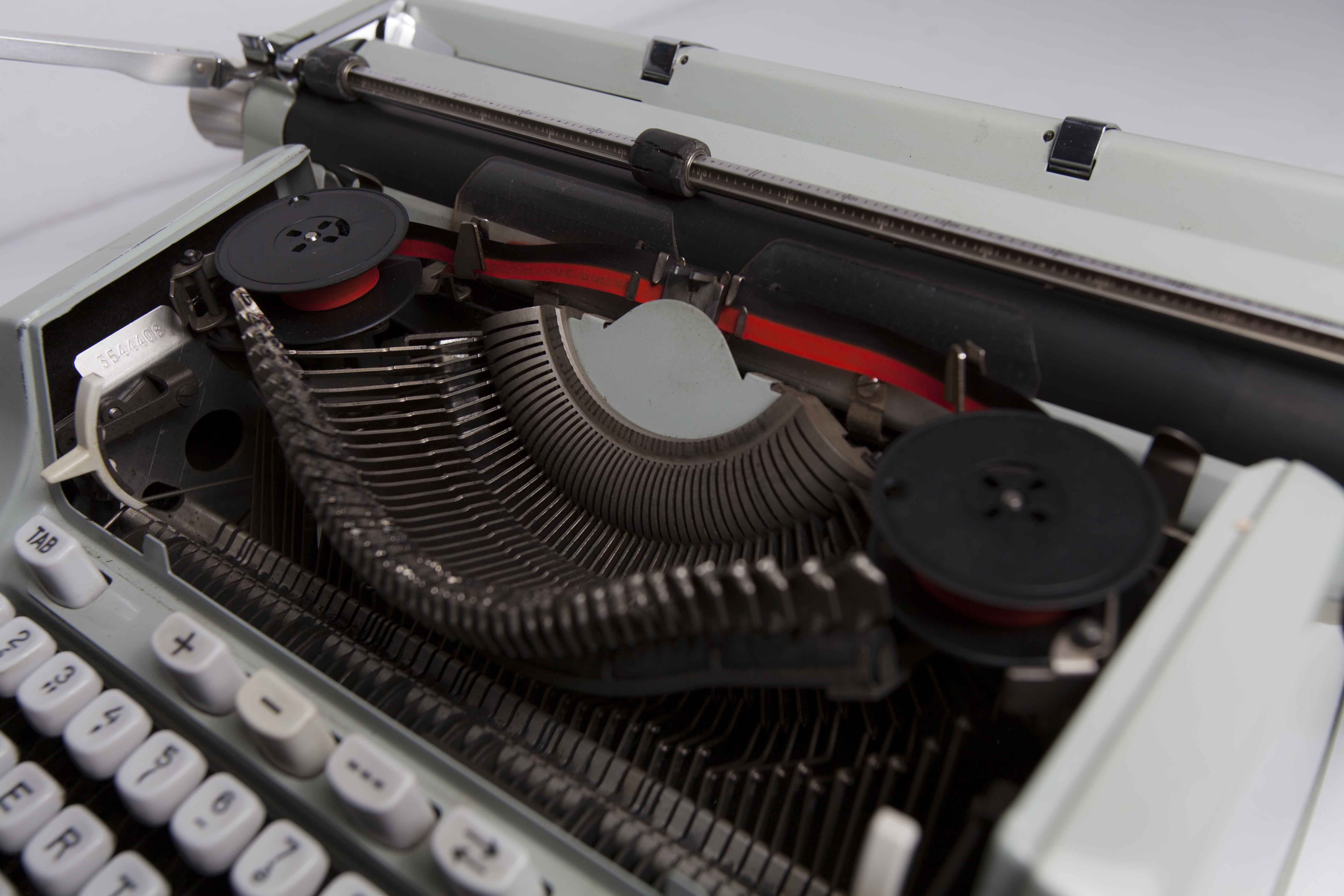 Hermes 3000 typewriter cleaned and tested