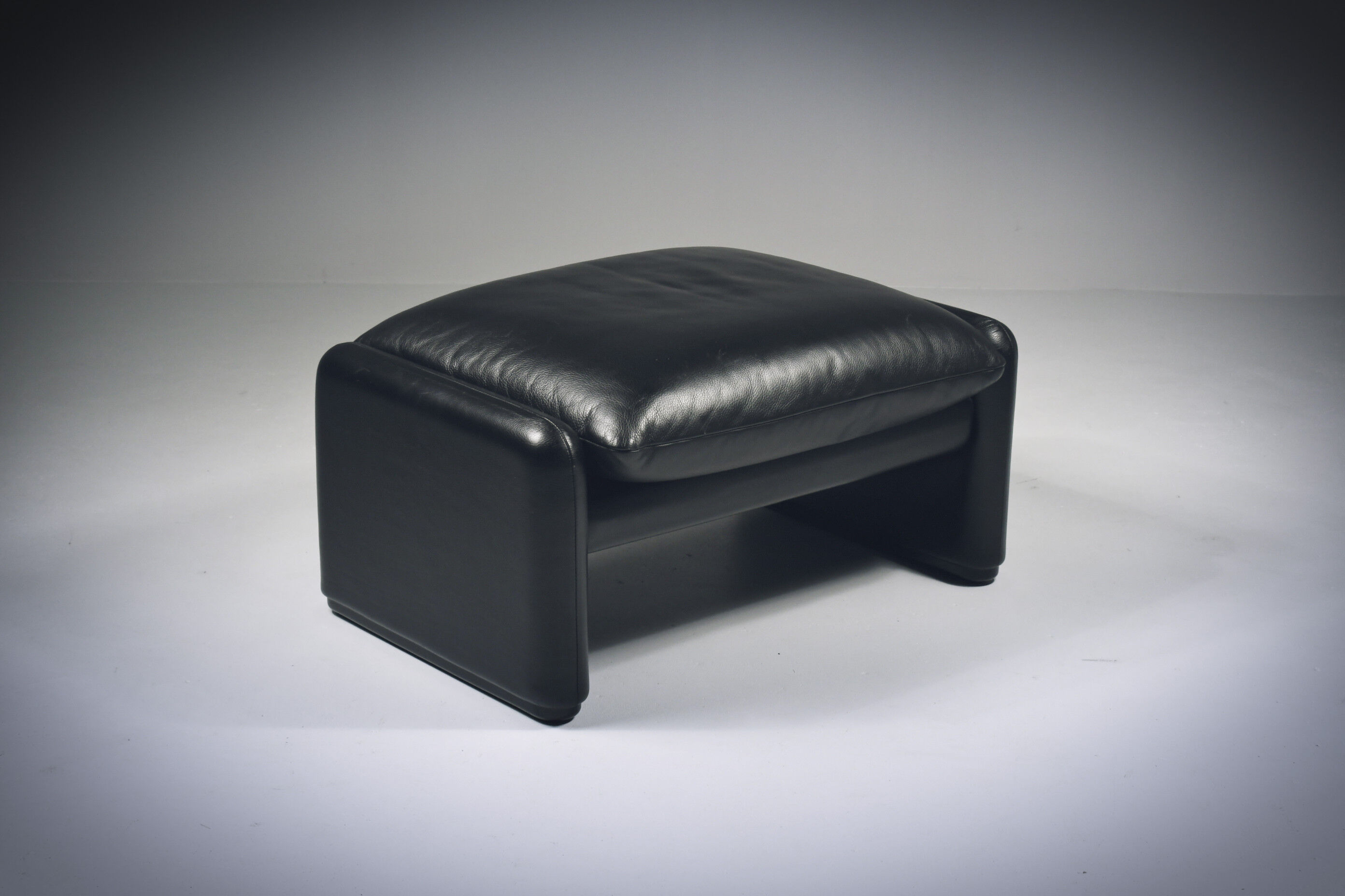 Vintage Maralunga footrest by Vico Magistretti for Cassina 1973