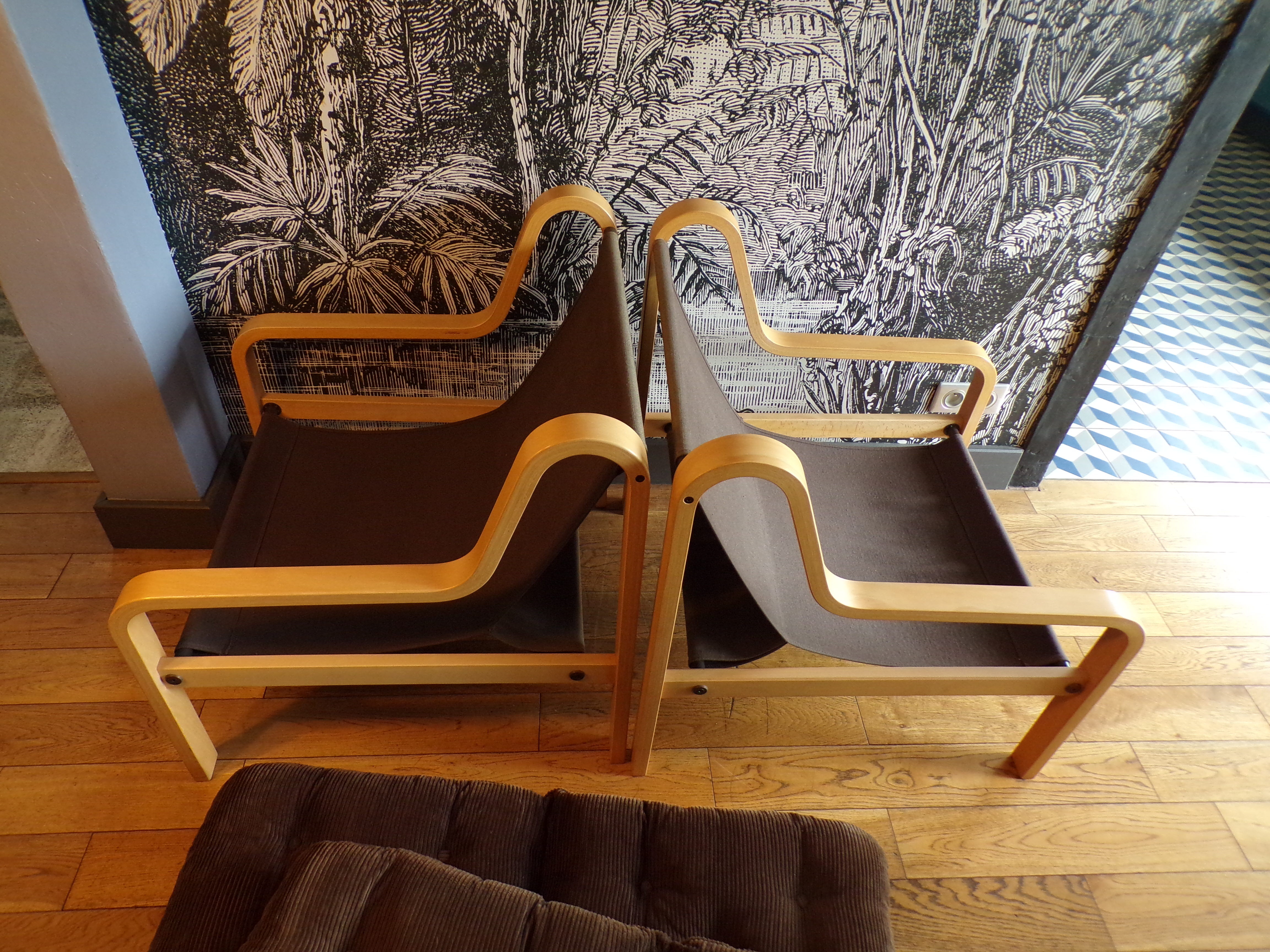 Paire de fauteuils scandinaves en bois cintré