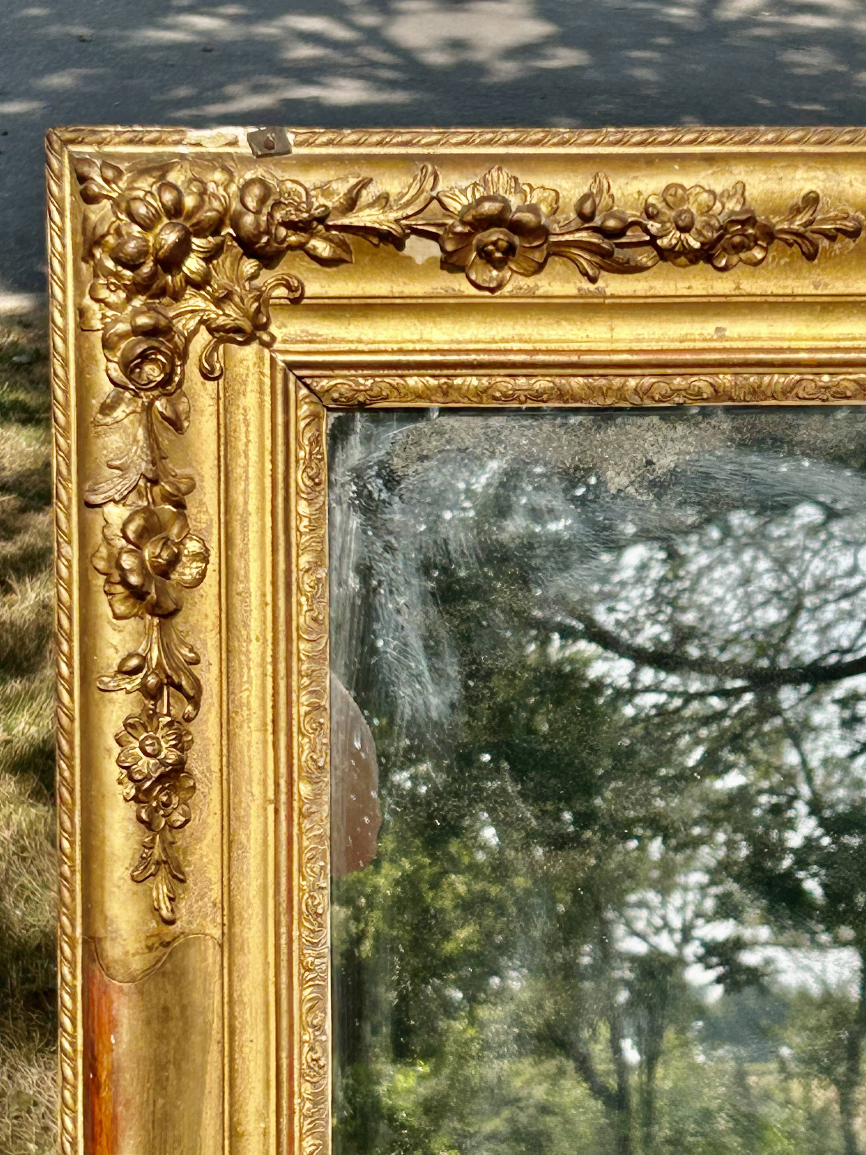 Grand miroir ancien doré à la feuille