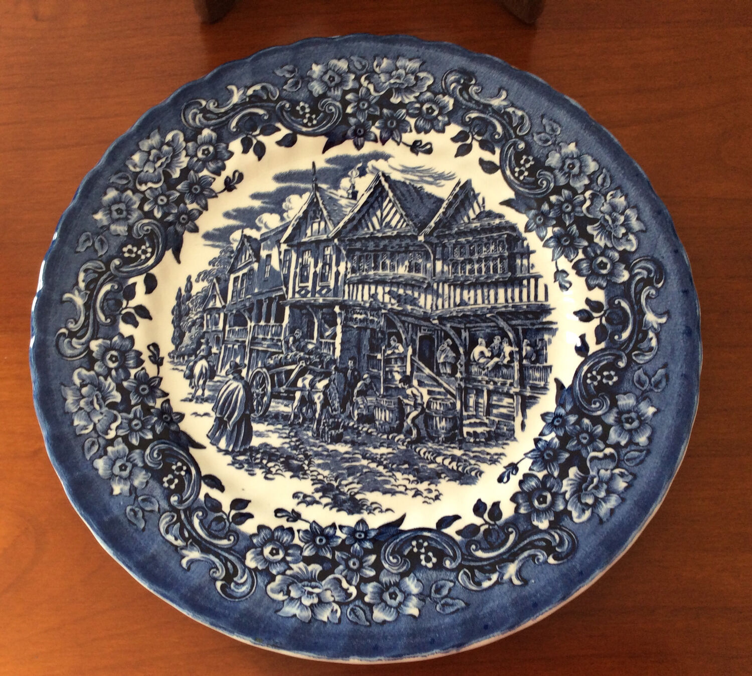 Assiette Royal Tudor Ware Hand engraver by WN Mellor Made in England