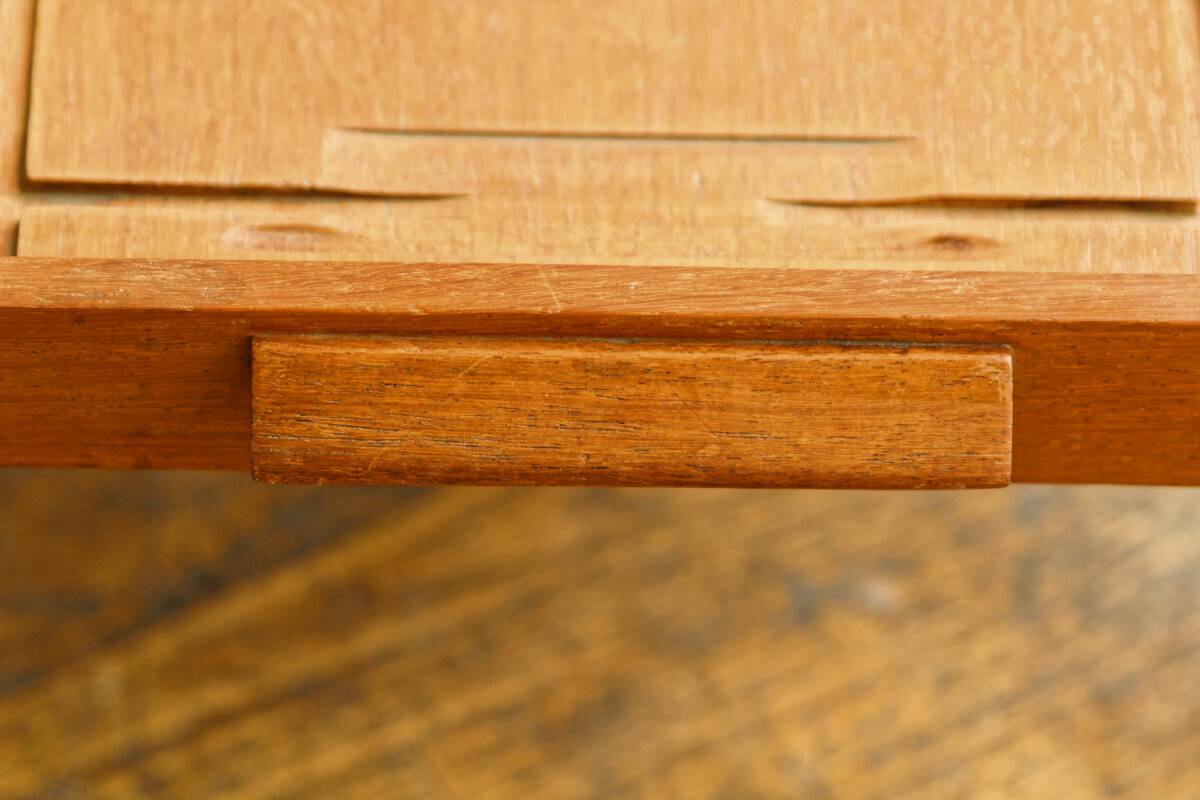 Art deco tray in solid teak