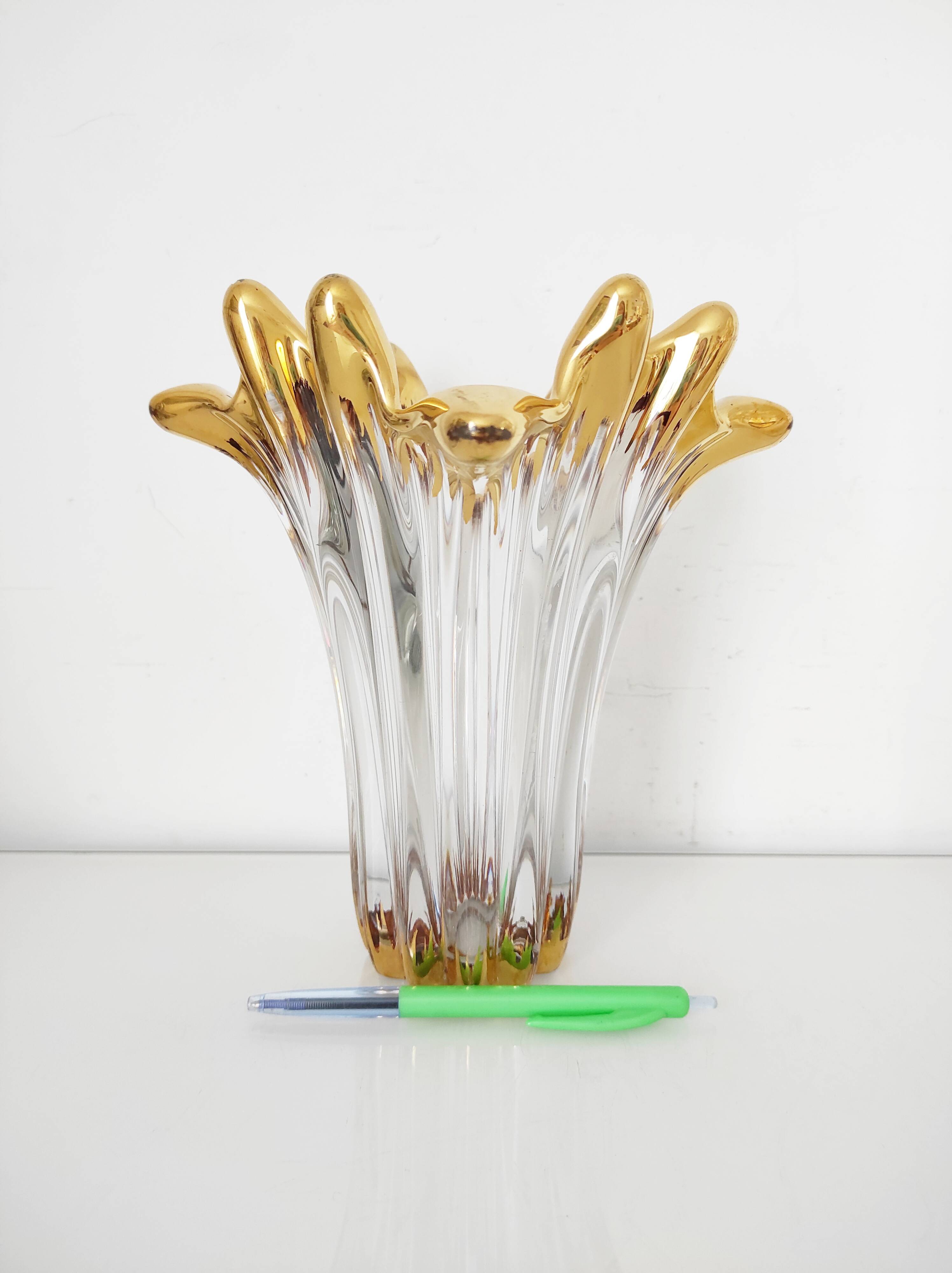 Splash-shaped crystal vase with gold rim