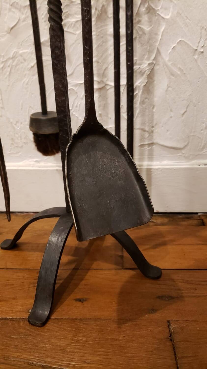 Fireplace stand with 4 wrought iron and bronze accessories