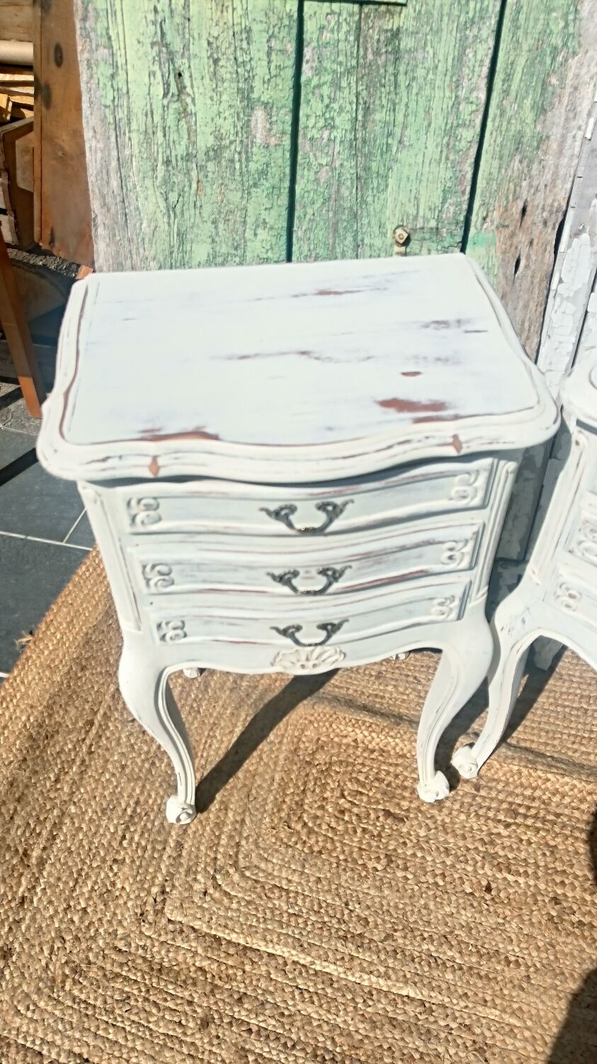 Paire de chevets style Louis XV patinés