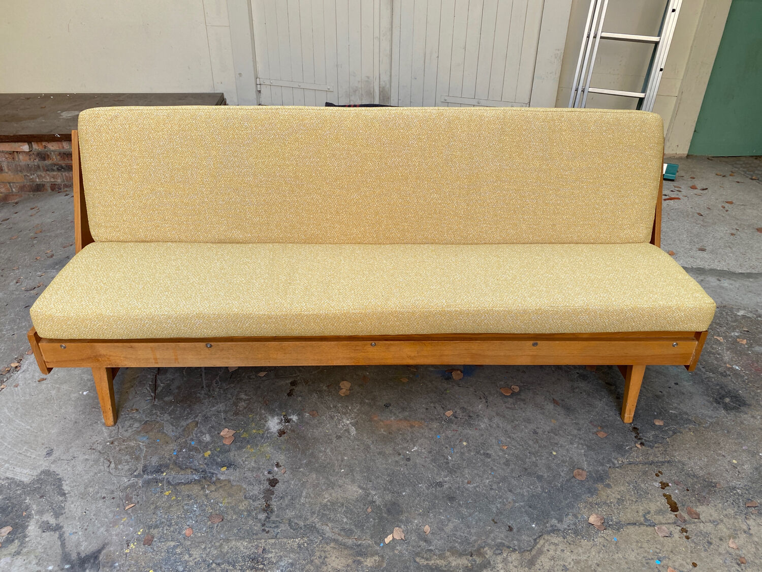 Scandinavian daybed sofa