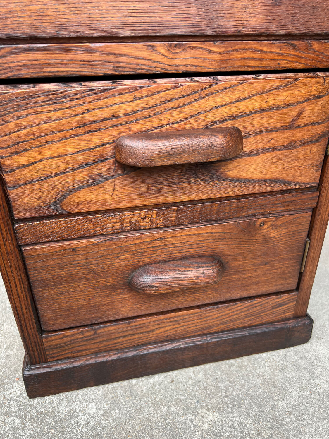 Ancien caisson de bureau en chêne, double face