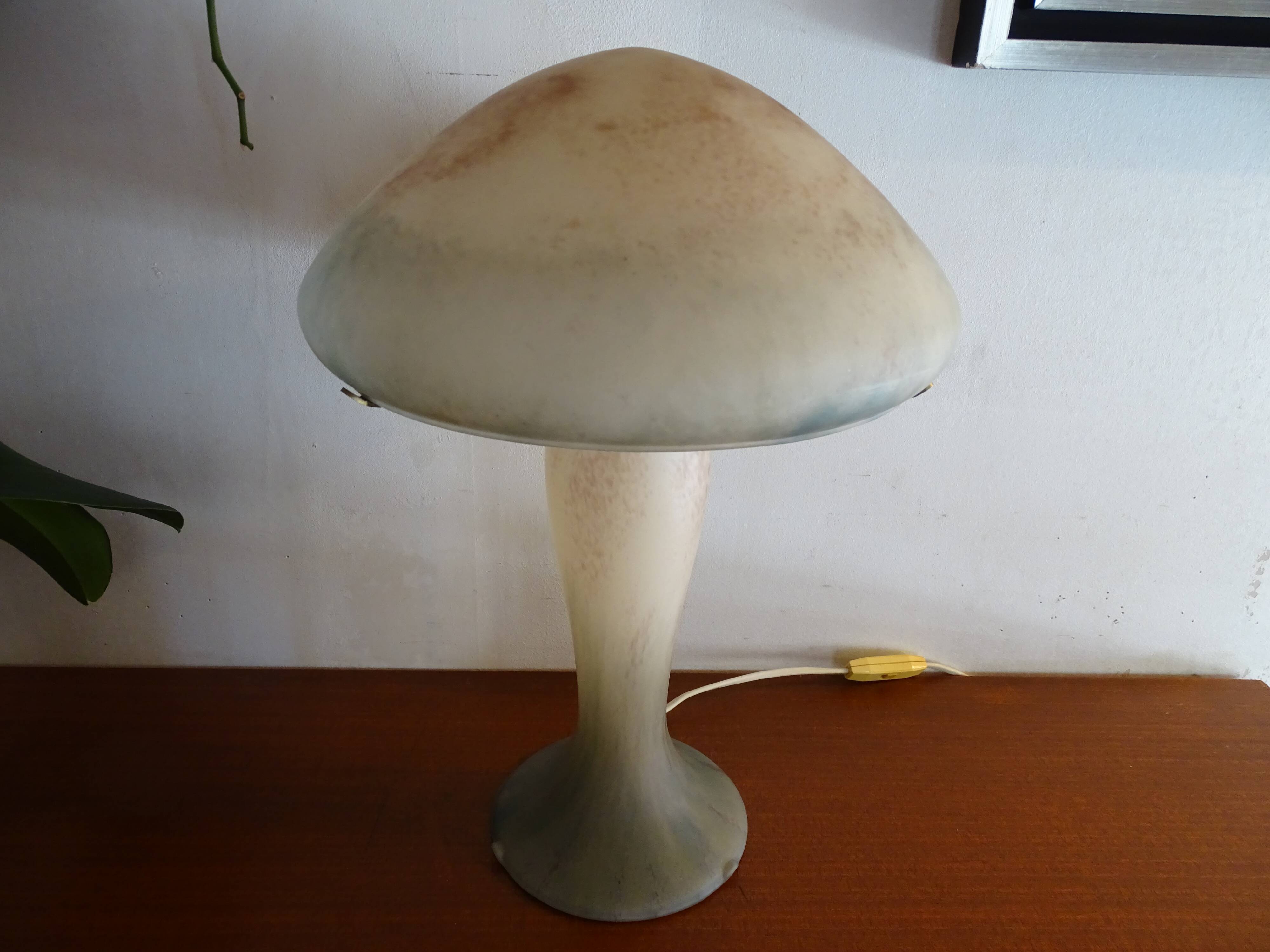 Mushroom lamp glass paste