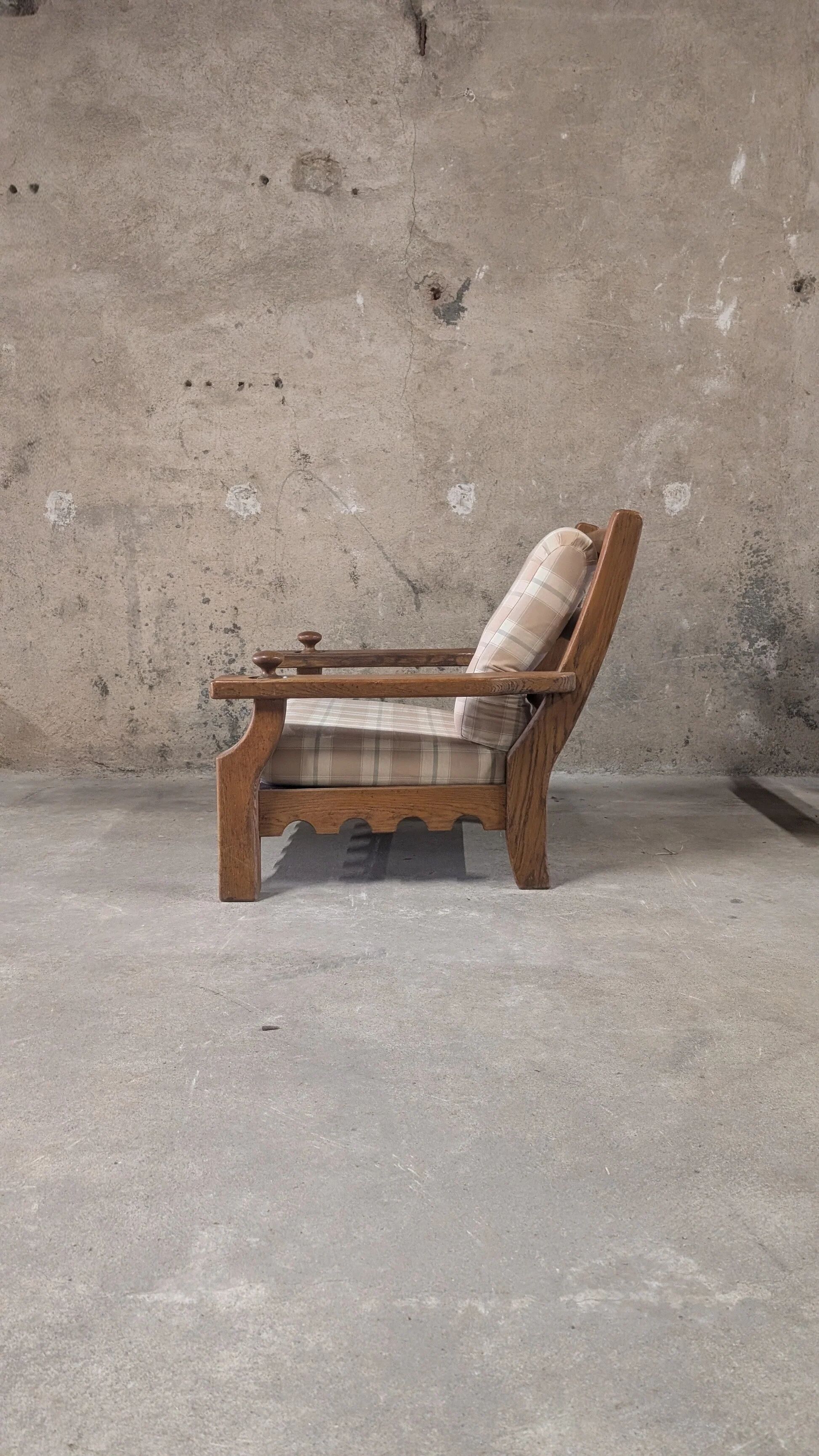 Vintage solid wood living room with plaid cushions