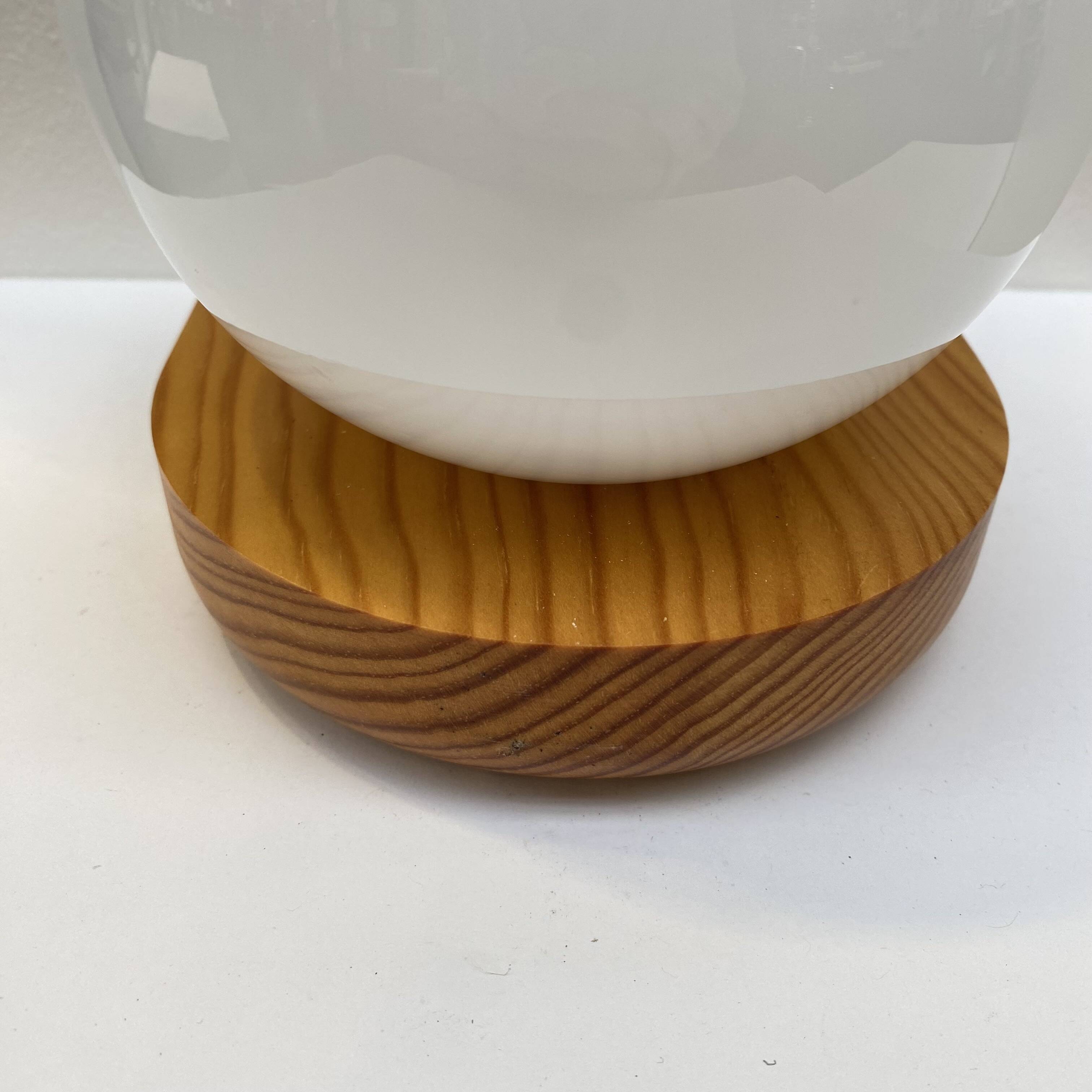 Modernist wall lamp in pine and opaline