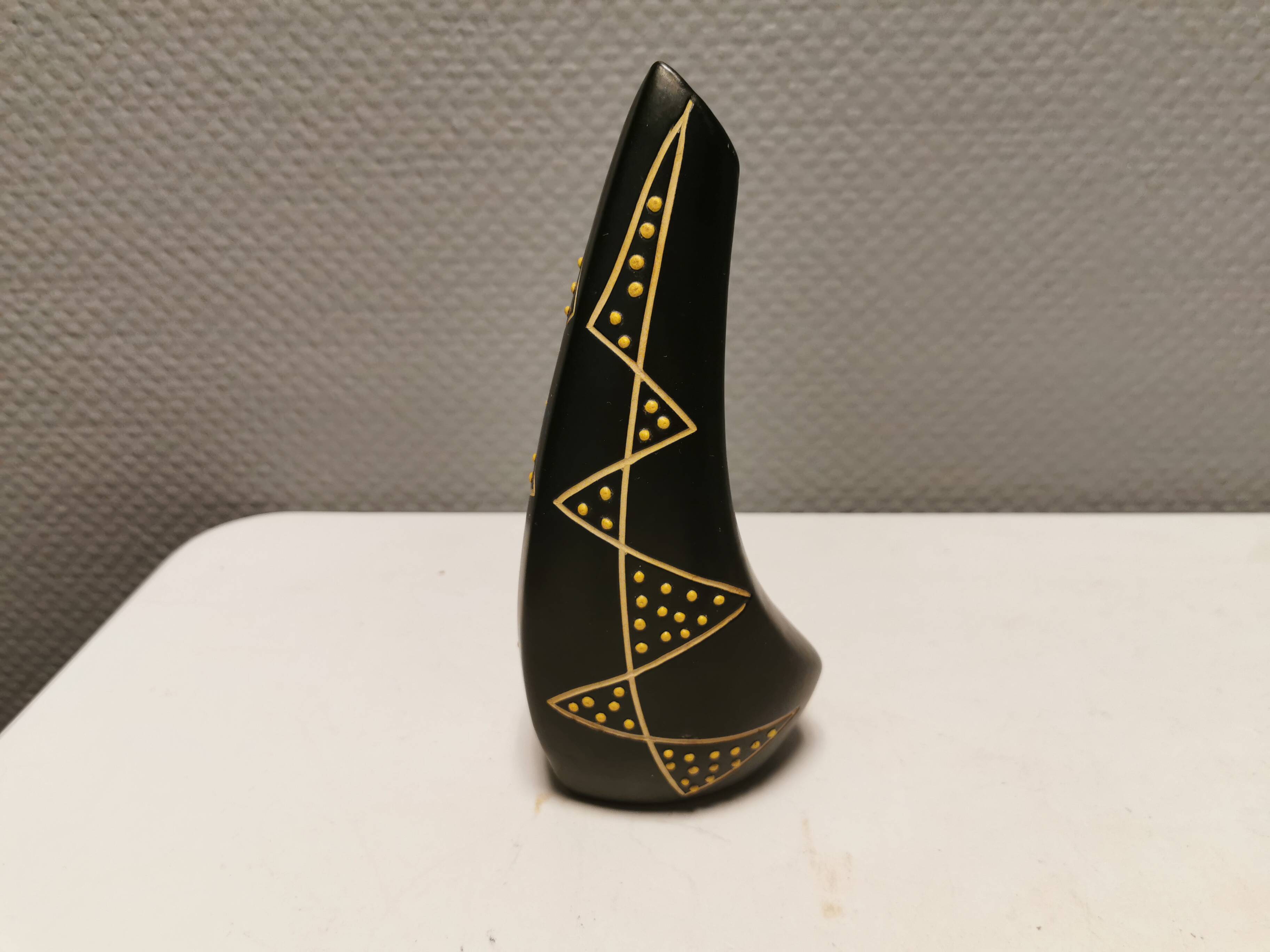 Sculptural black vase with yellow pattern from Hedebo Keramik Denmark 1950-1960s.