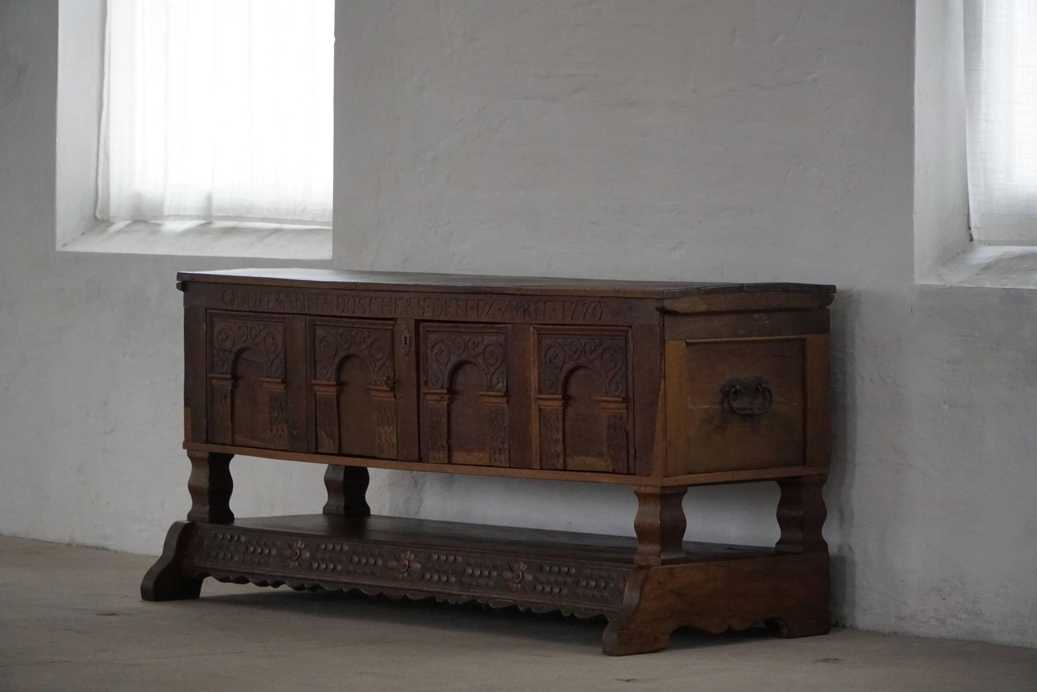 Danish baroque oak buffet from the early 18th century, carved details, 1700-1750.