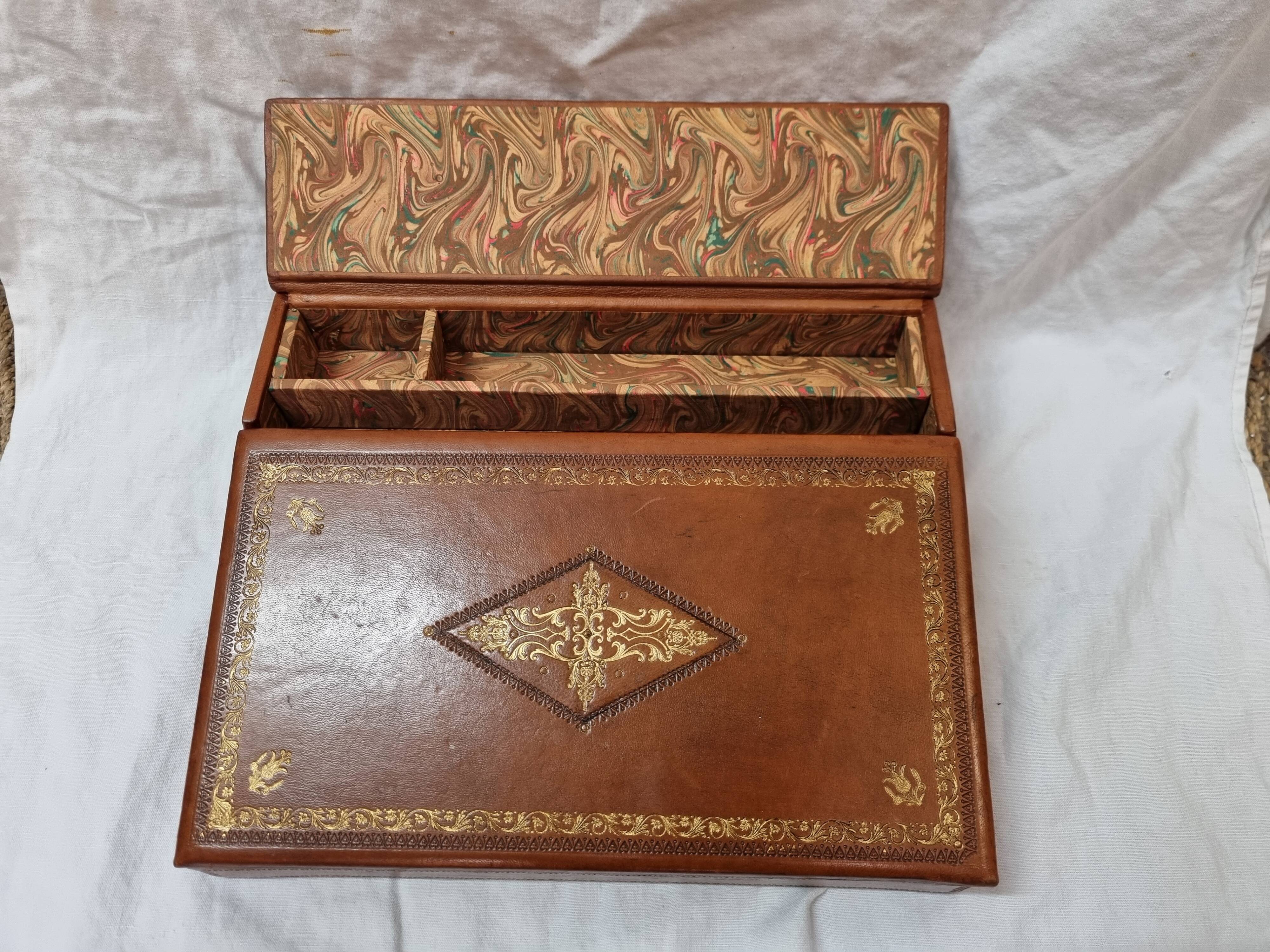 Écritoire de voyage en cuir vers 1940-50