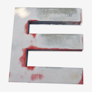 Sign letter in ancient zinc E