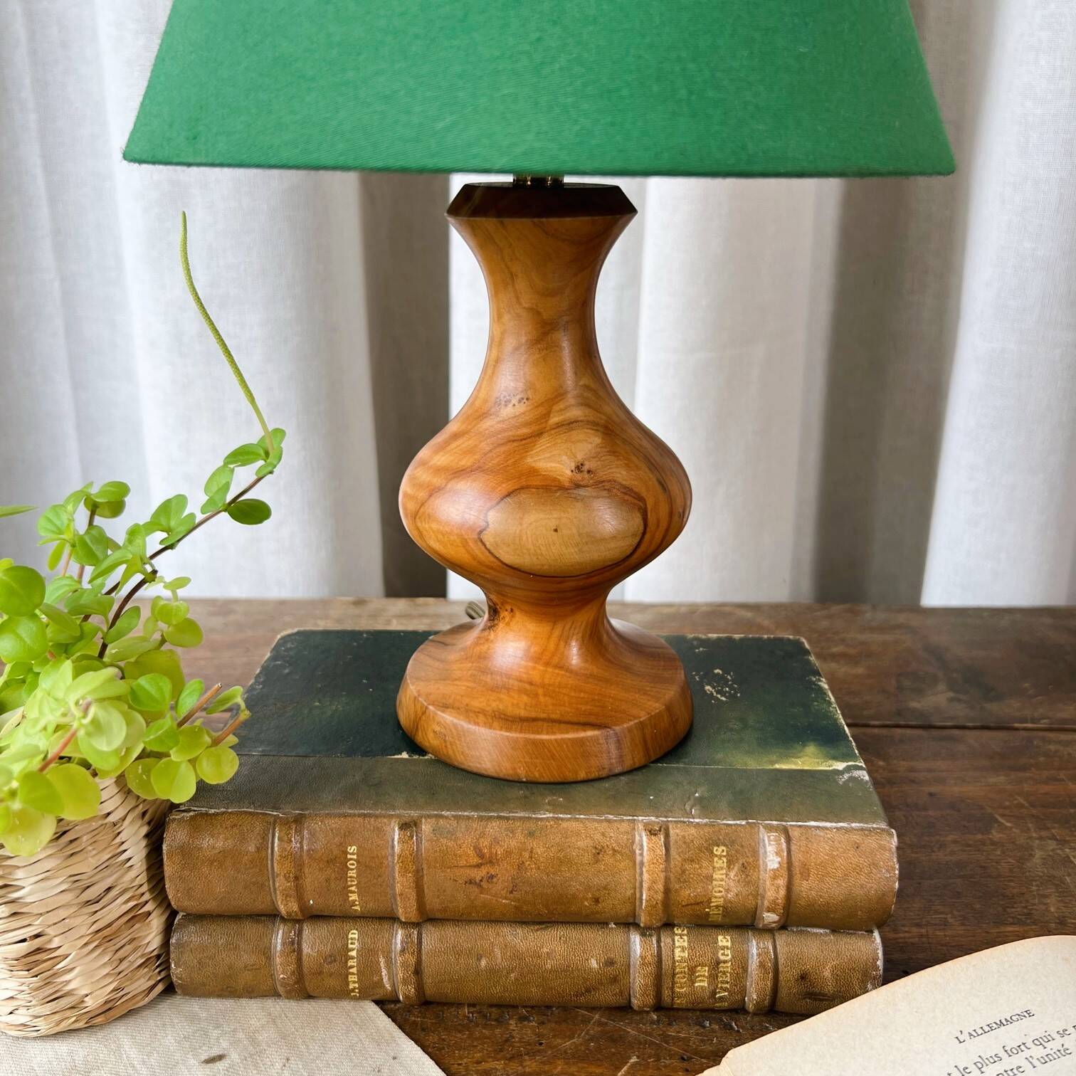 The little green lamp