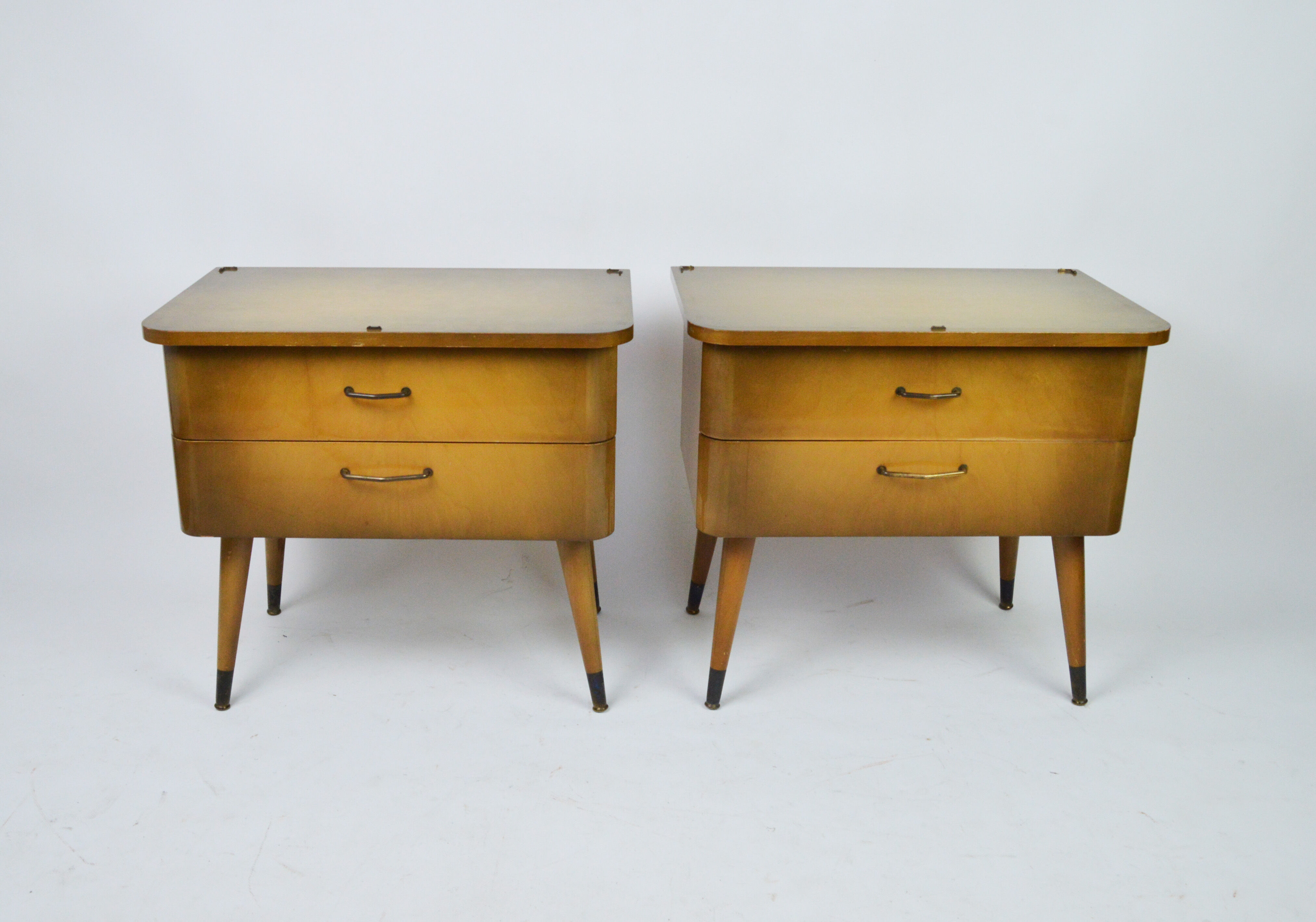 Paire de tables de chevet, années 1960