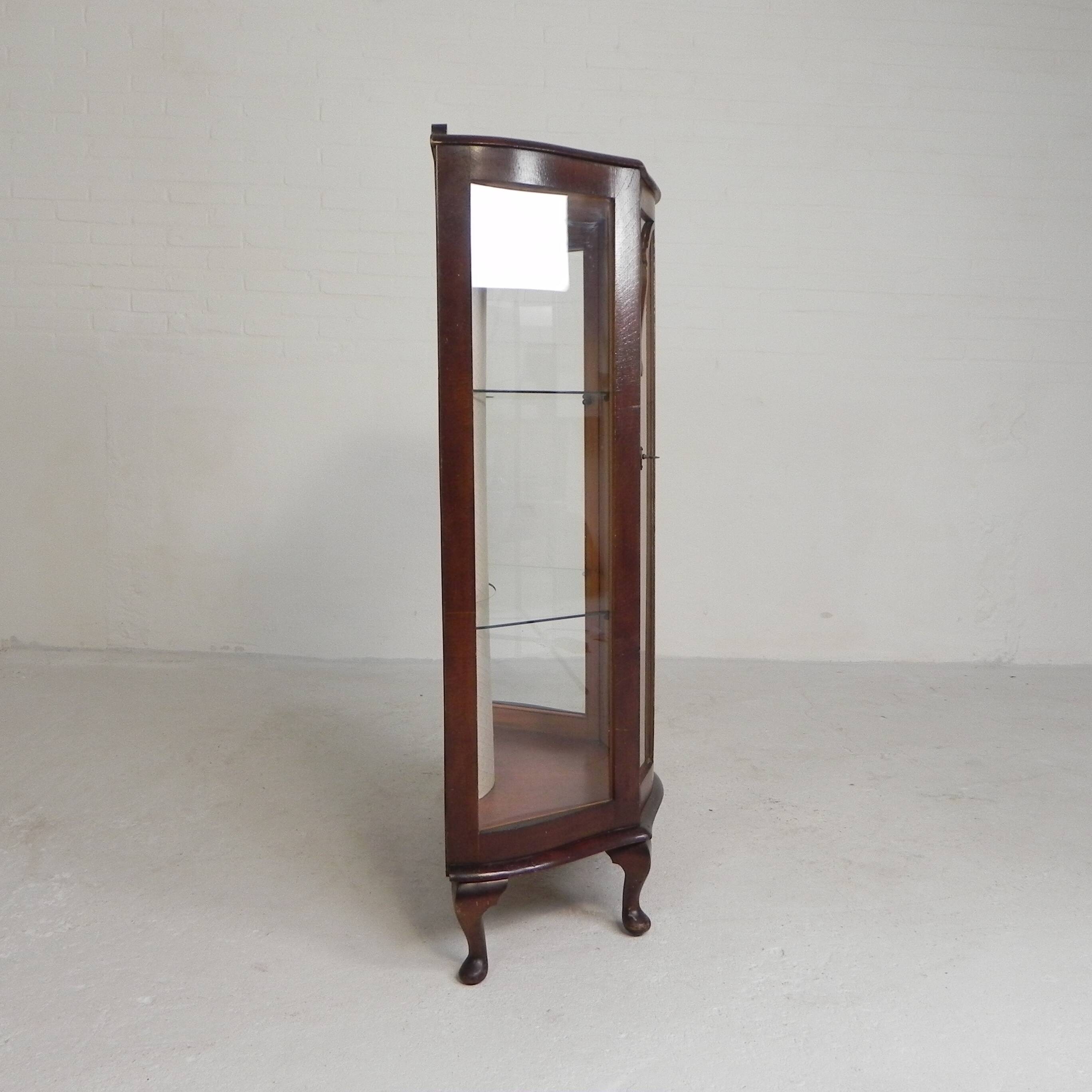 English Art Deco display cabinet on ornate legs, 1930s