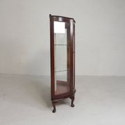 English Art Deco display cabinet on ornate legs, 1930s