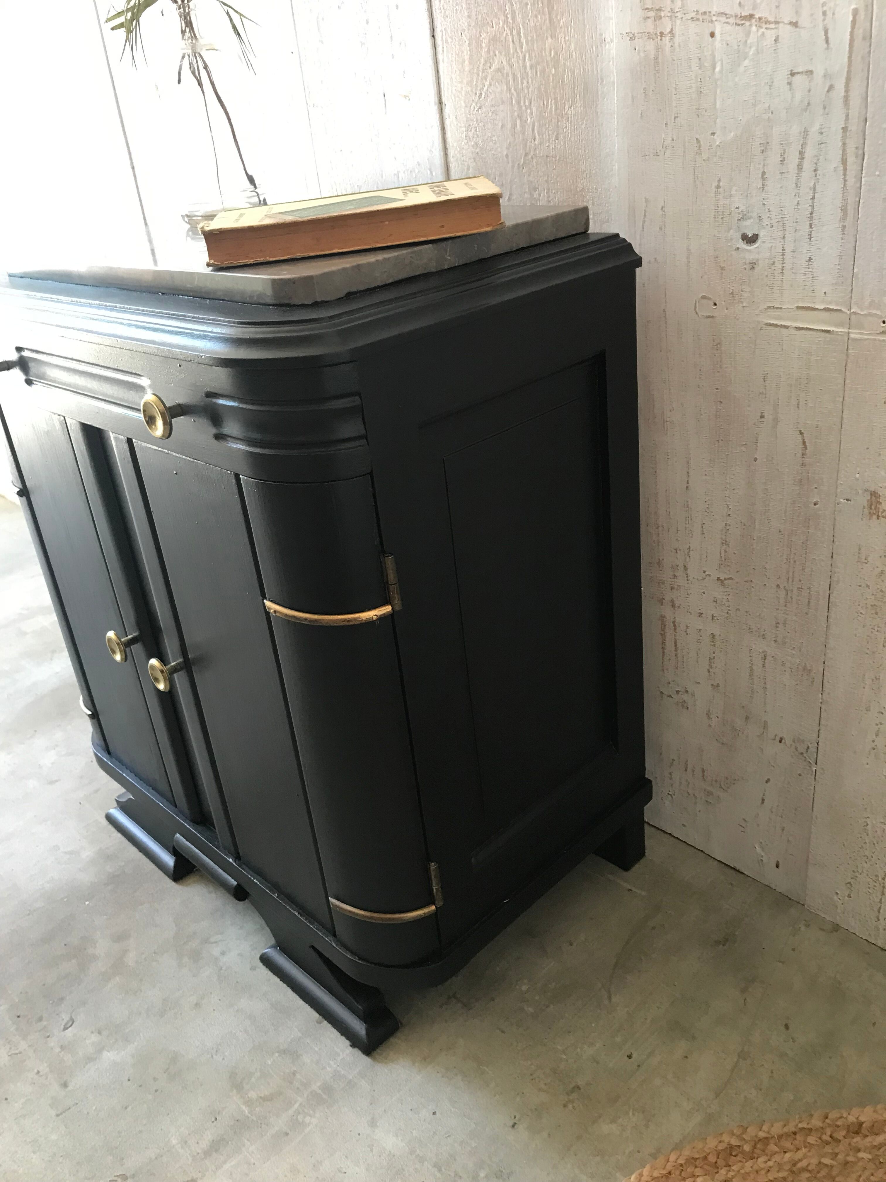 Art deco pedestal table