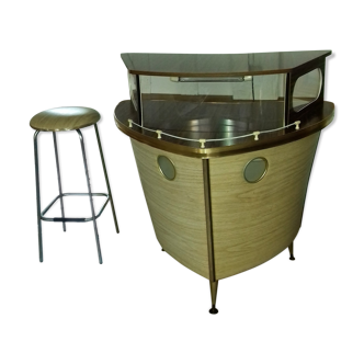 Bar tripode, en forme de proue de bateau vintage avec son tabouret