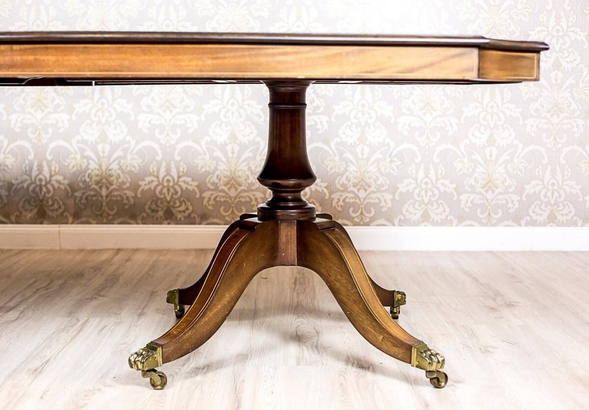 English Extendable Dining Table in Mahogany, 1920