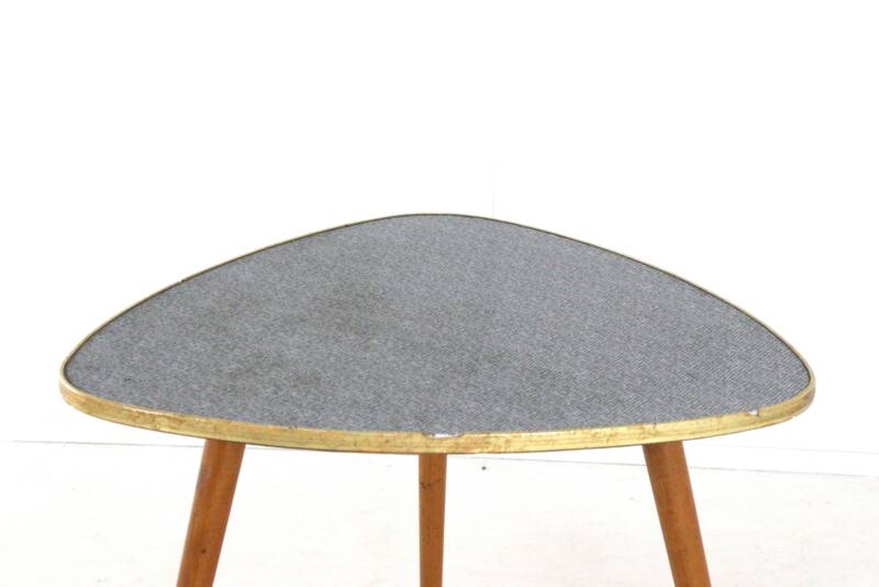 Table d'appoint triangulaire design moderne des années 60