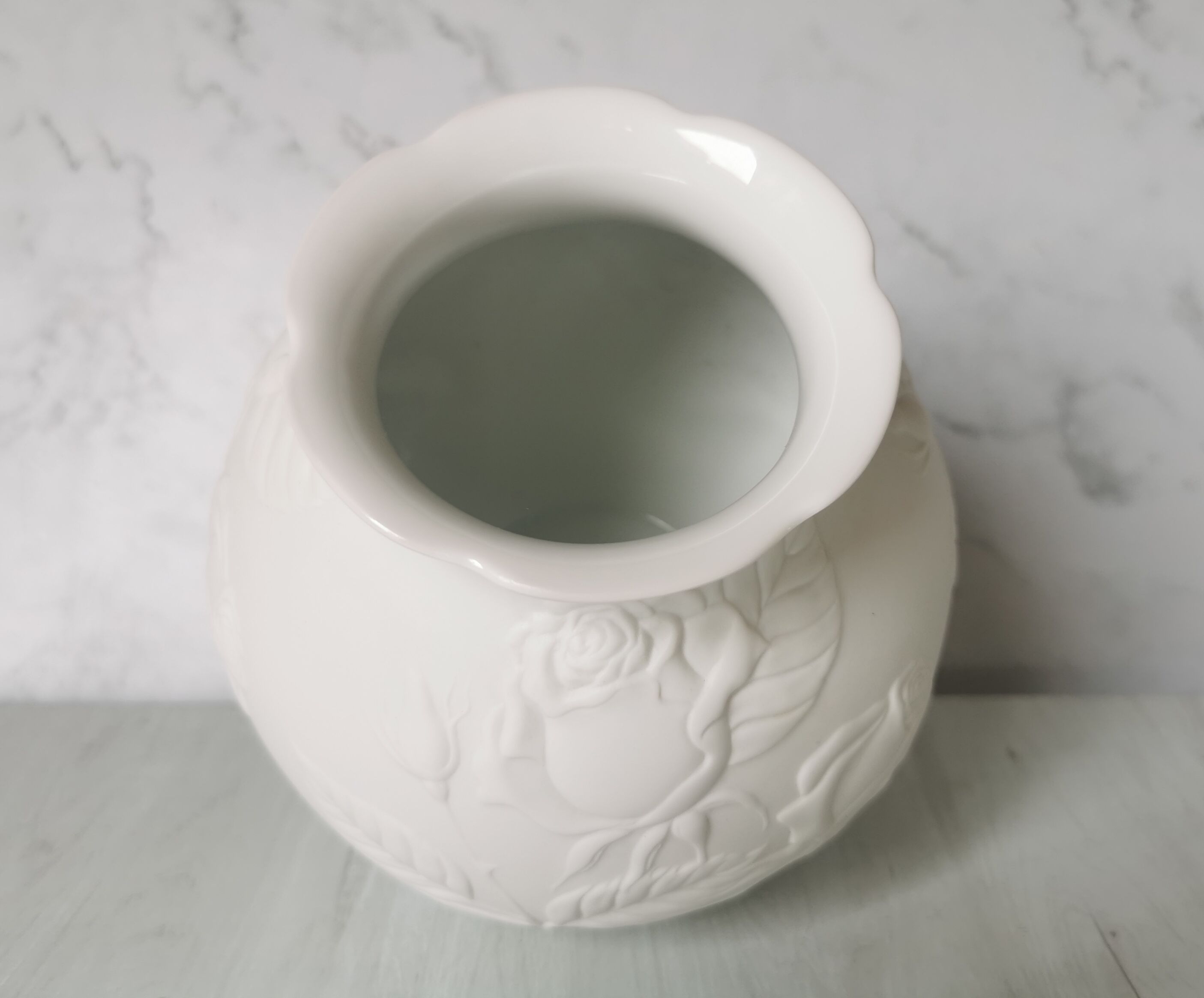 Vase ball pink white porcelain