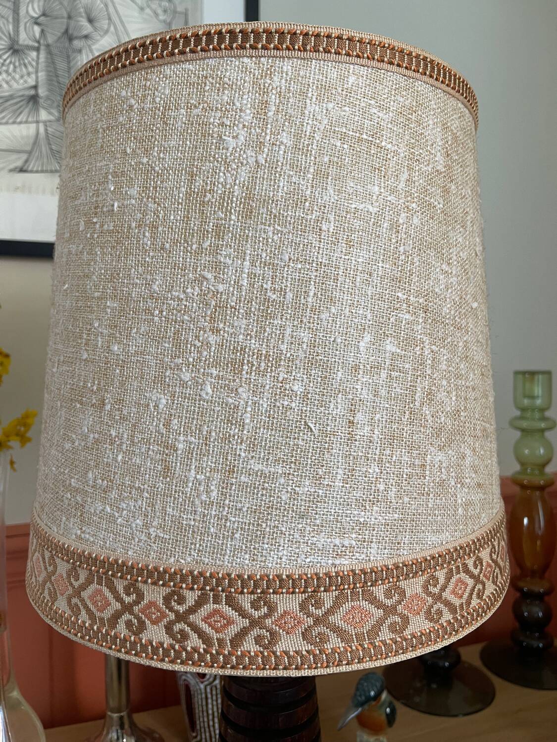 Turned wooden lamp bintahe