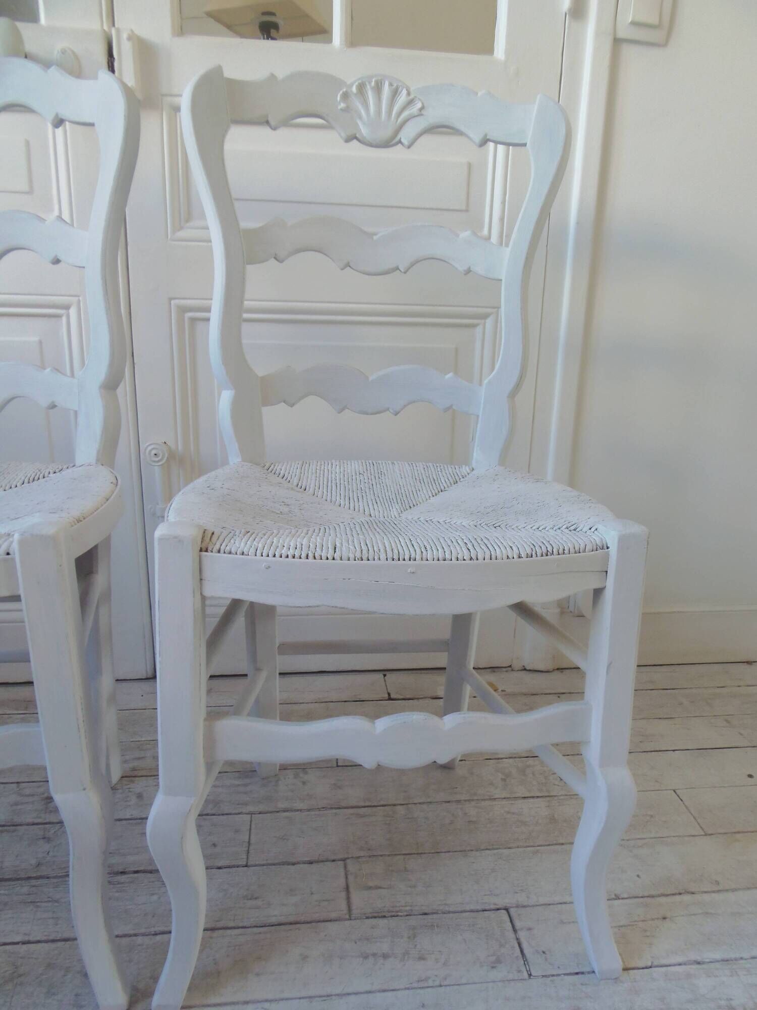Pair of country-style chairs re-enchanted in pearl gray