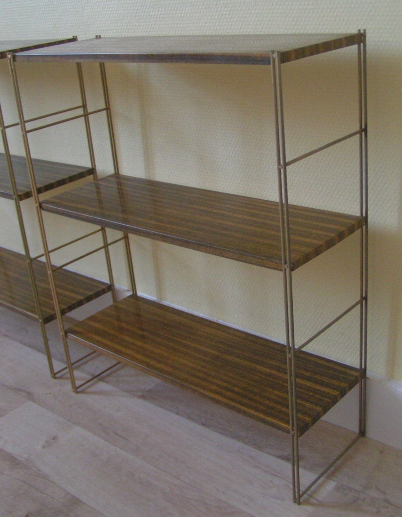 String shelves years 60