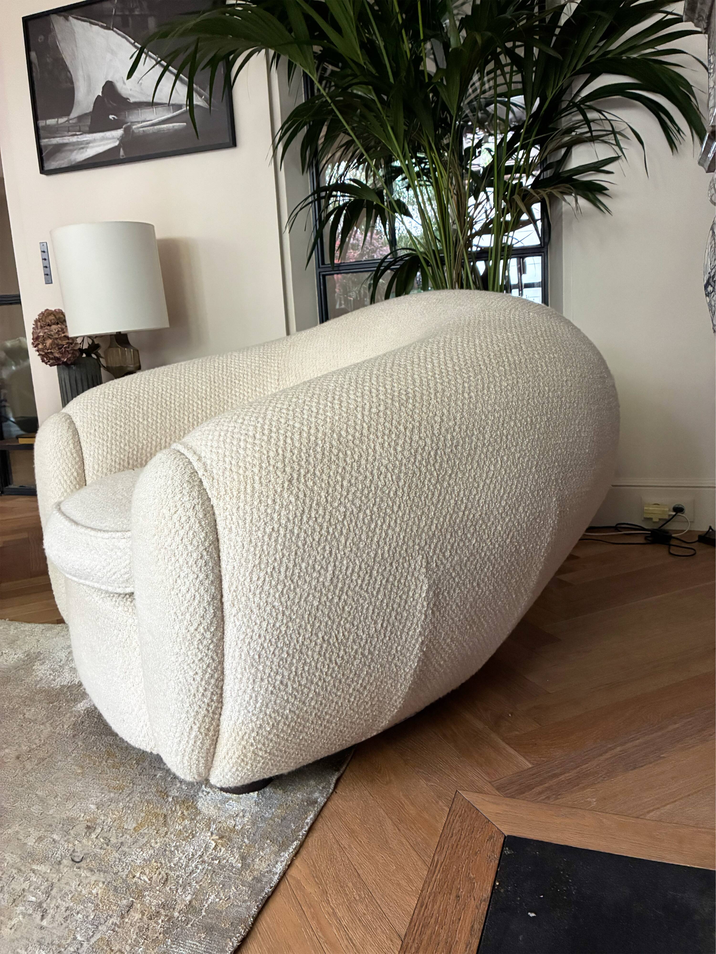 Curved sofa set "Polar Bear" called "Banana" in white boucle.
