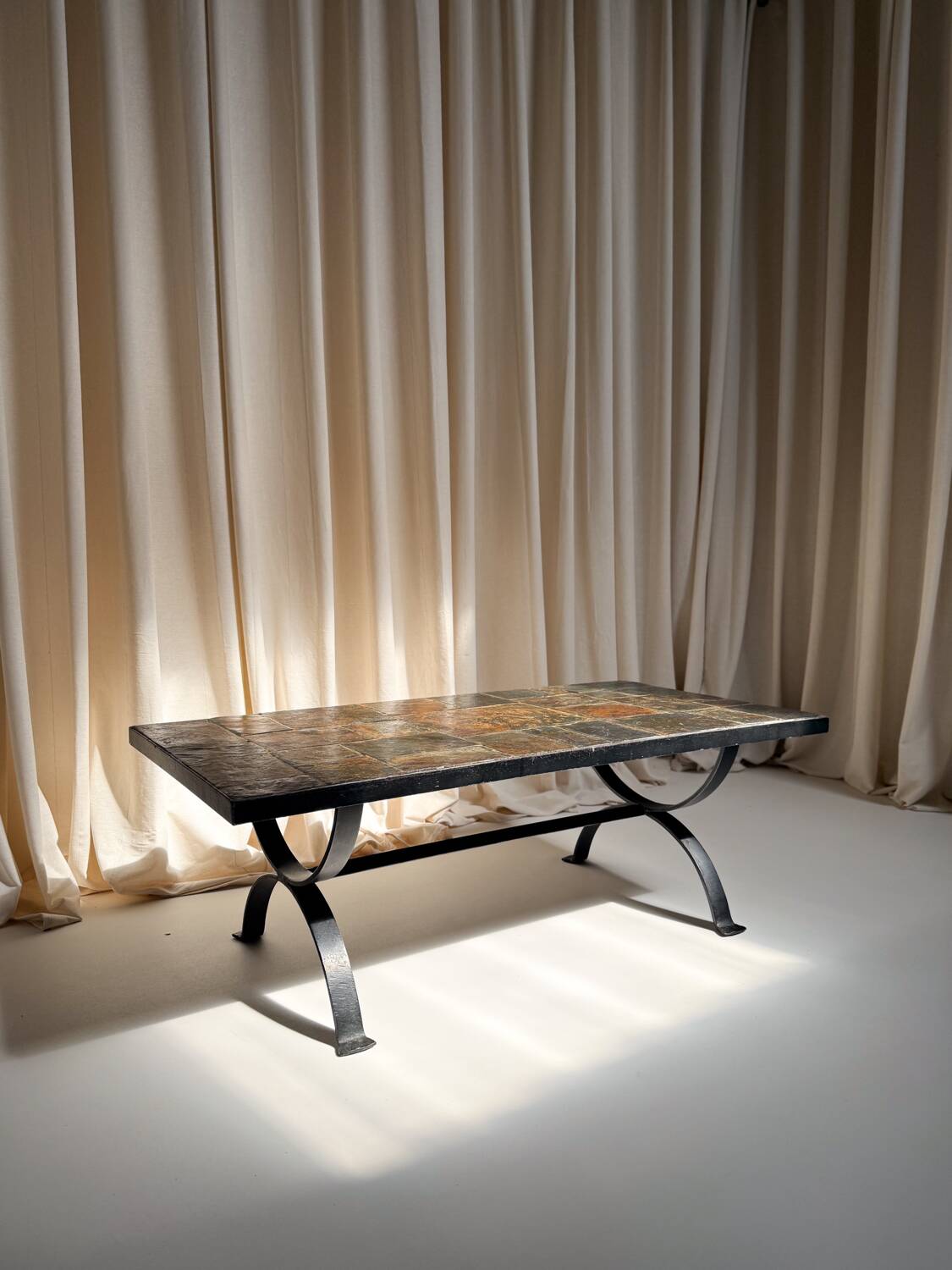 Table basse brutaliste