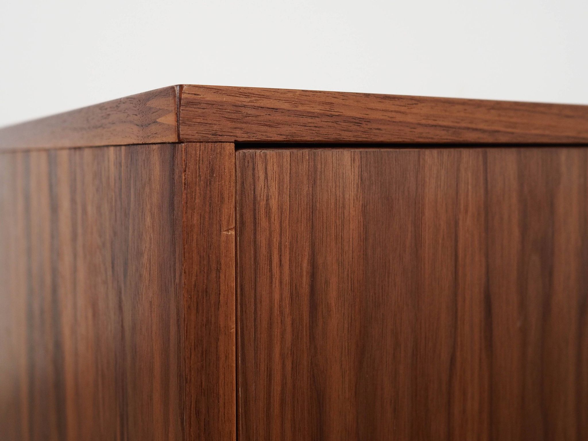 Commode scandinave en noyer
