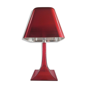 lampe en plastique rouge