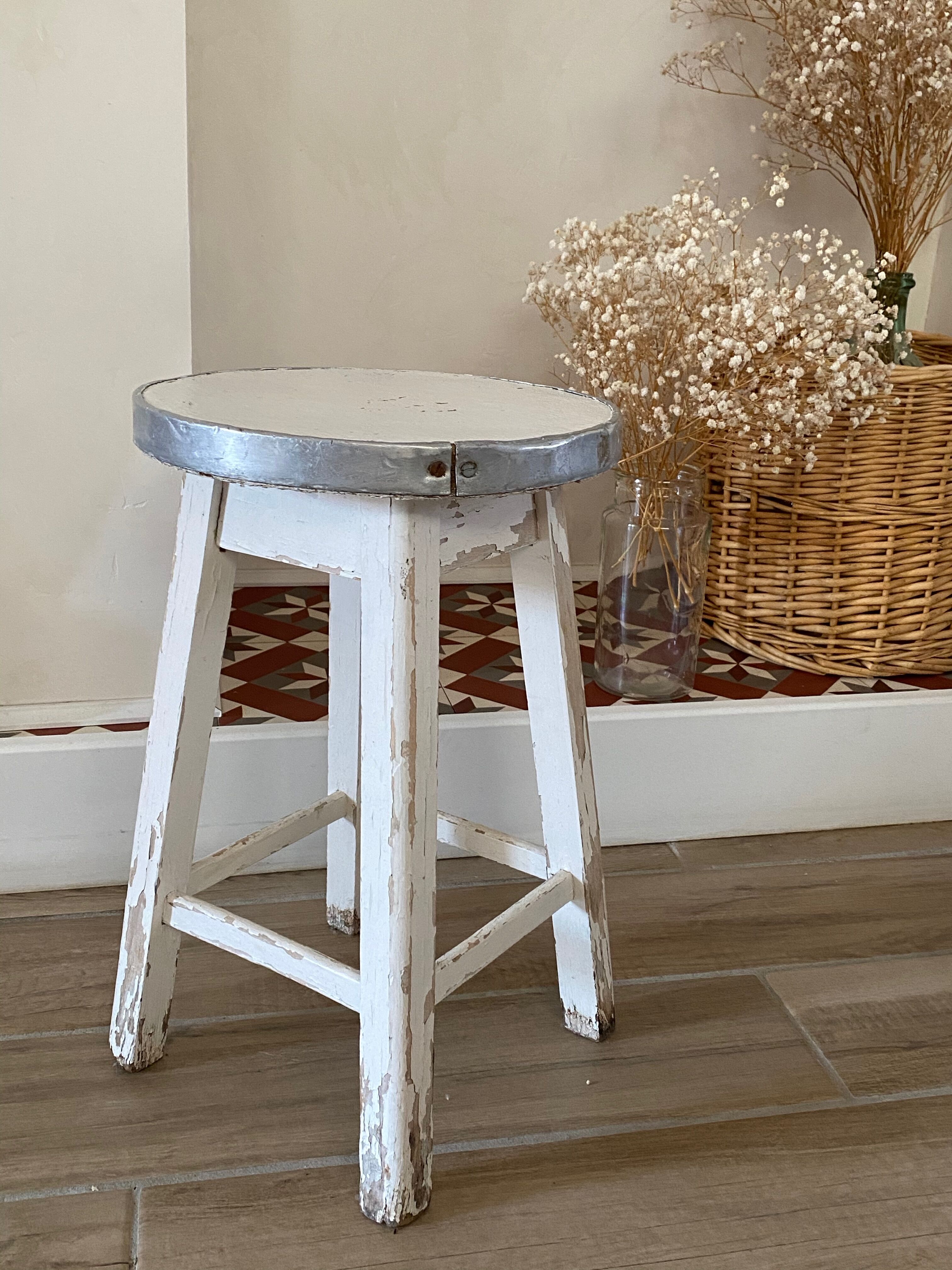 Trendy Wabi Sabi stool