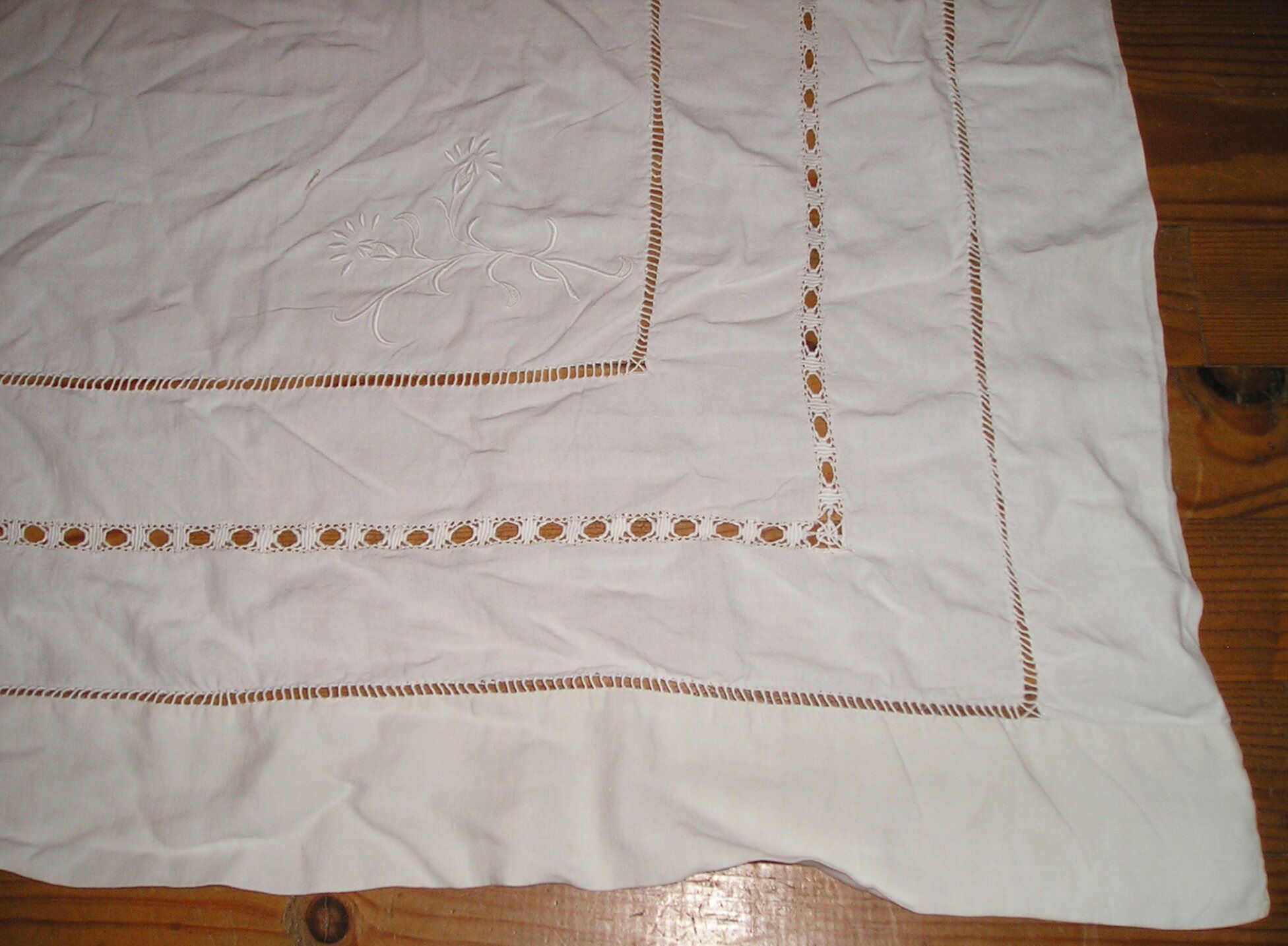 Drap ancien en lin ou métis à 3 rangées de jours avec retour