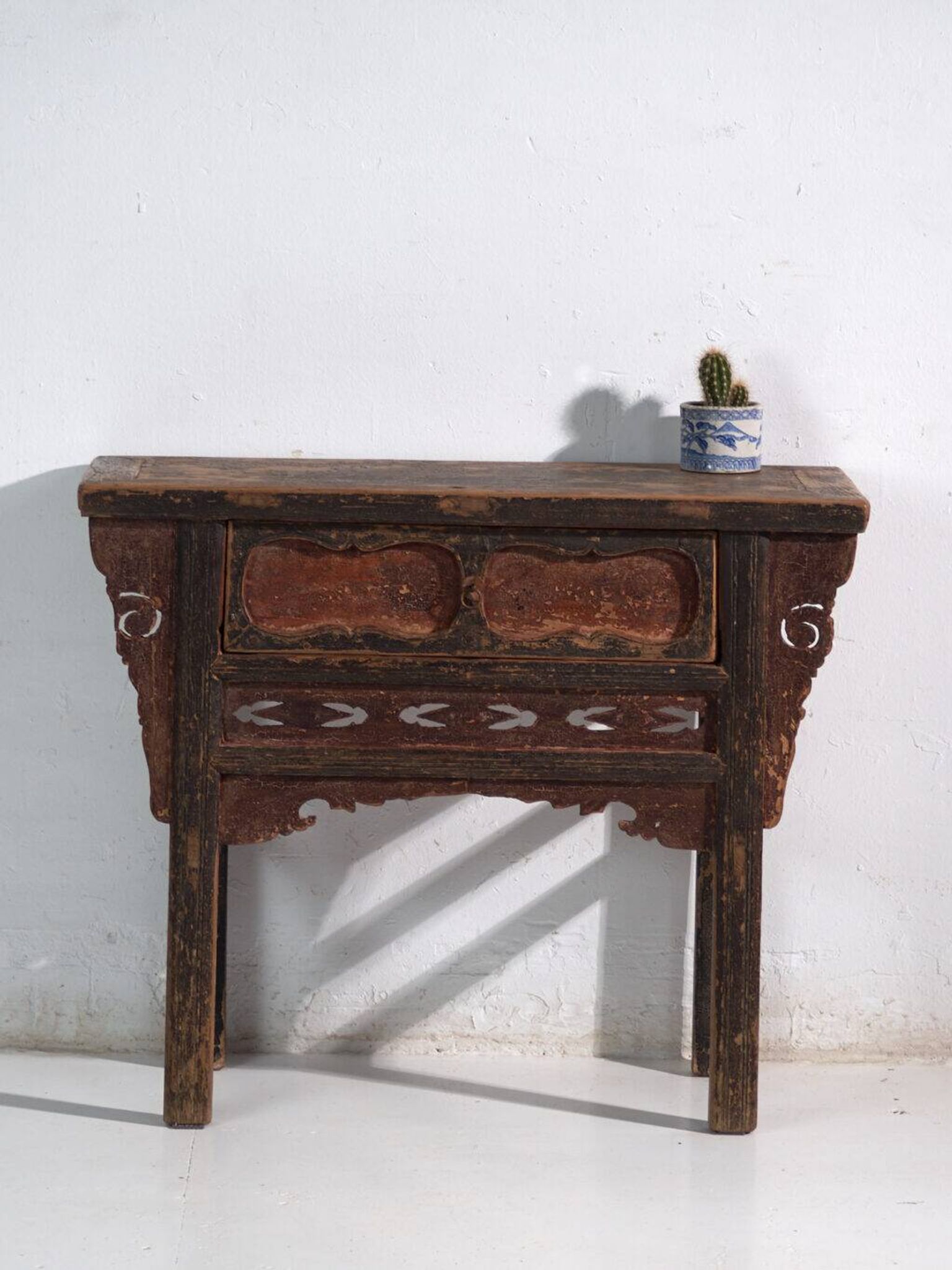 Ancienne console en pin à patine multicouche – Chine, vers 1930