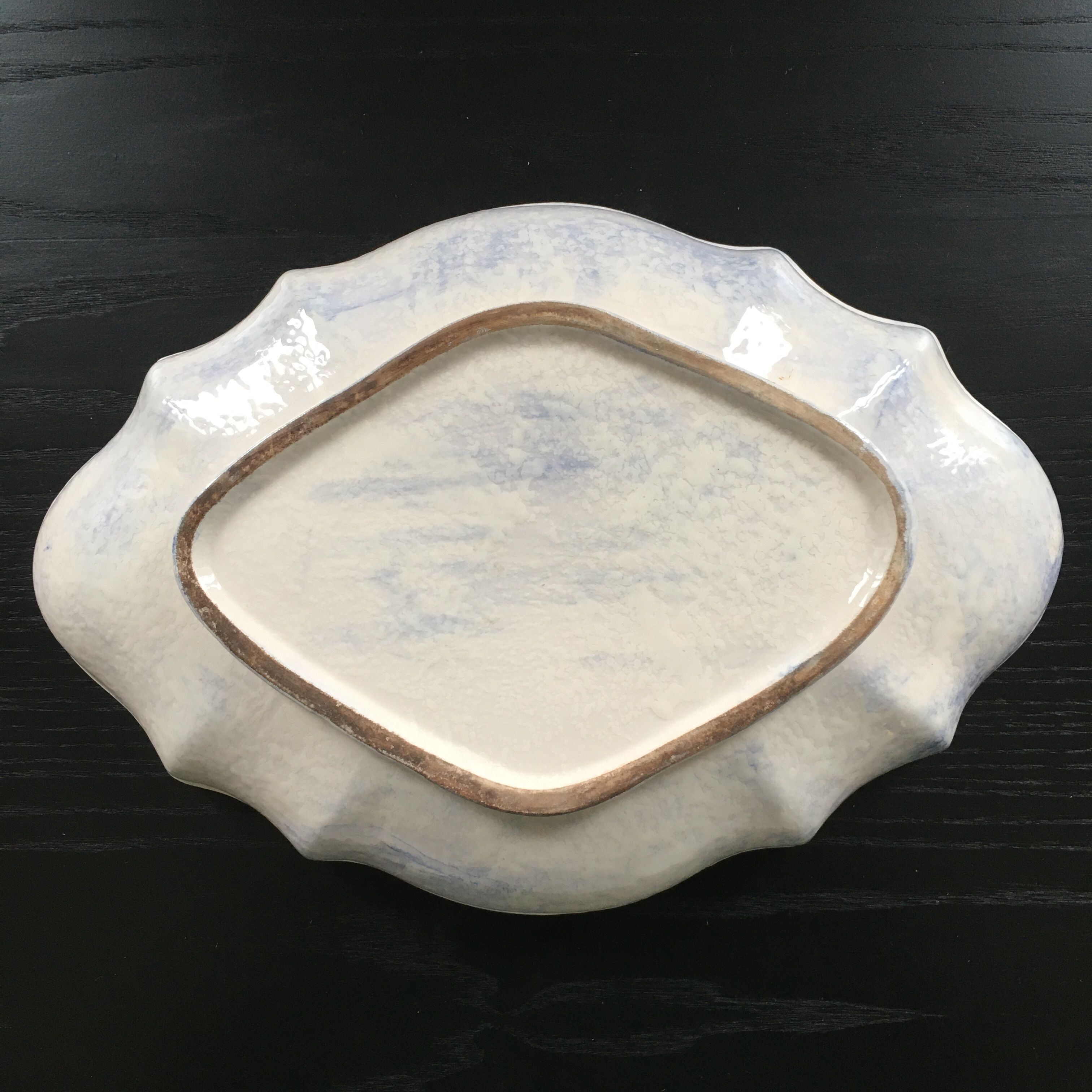 Scalloped hollow dish