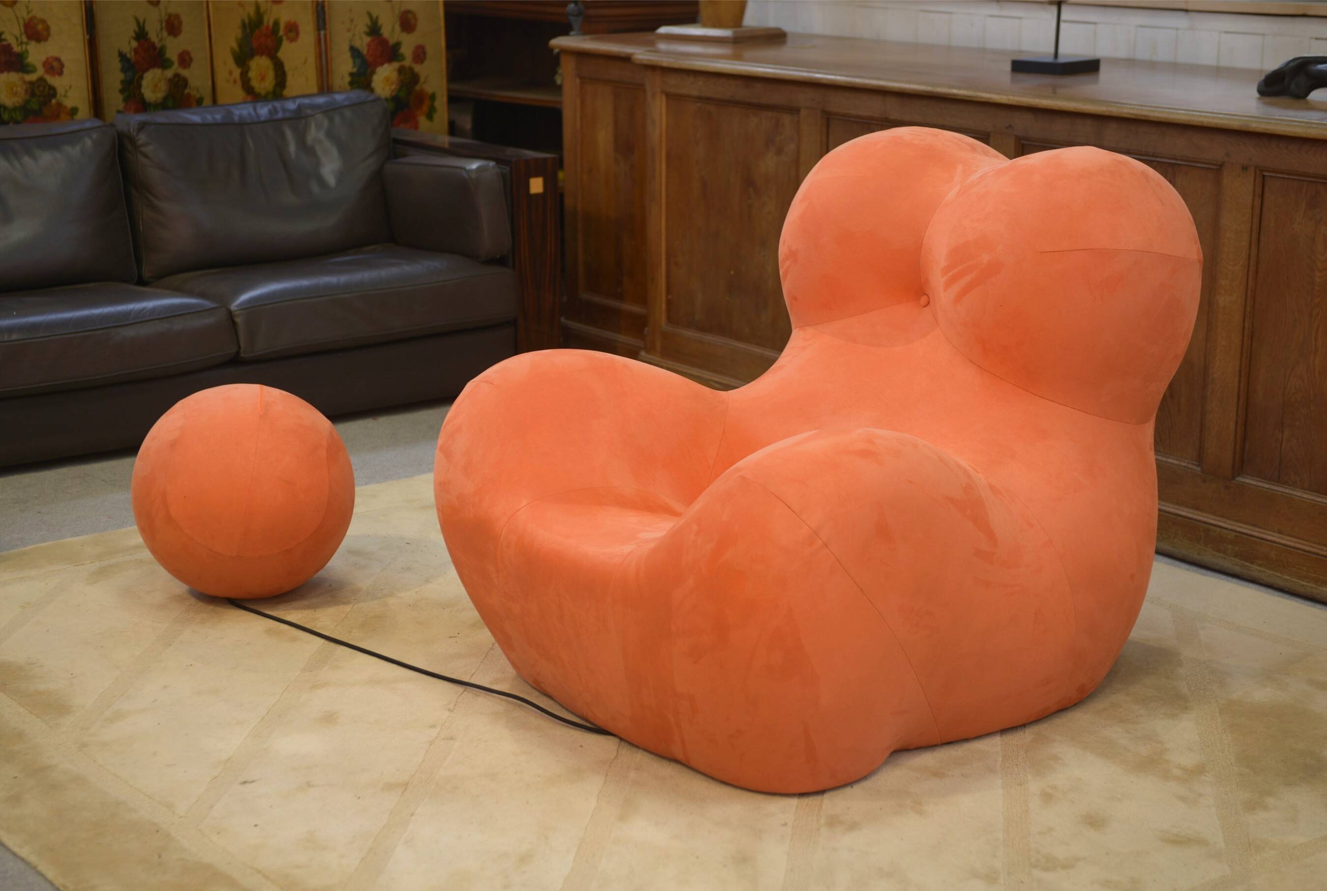 "Mamma" armchair with footrest by Gaetano Pesce