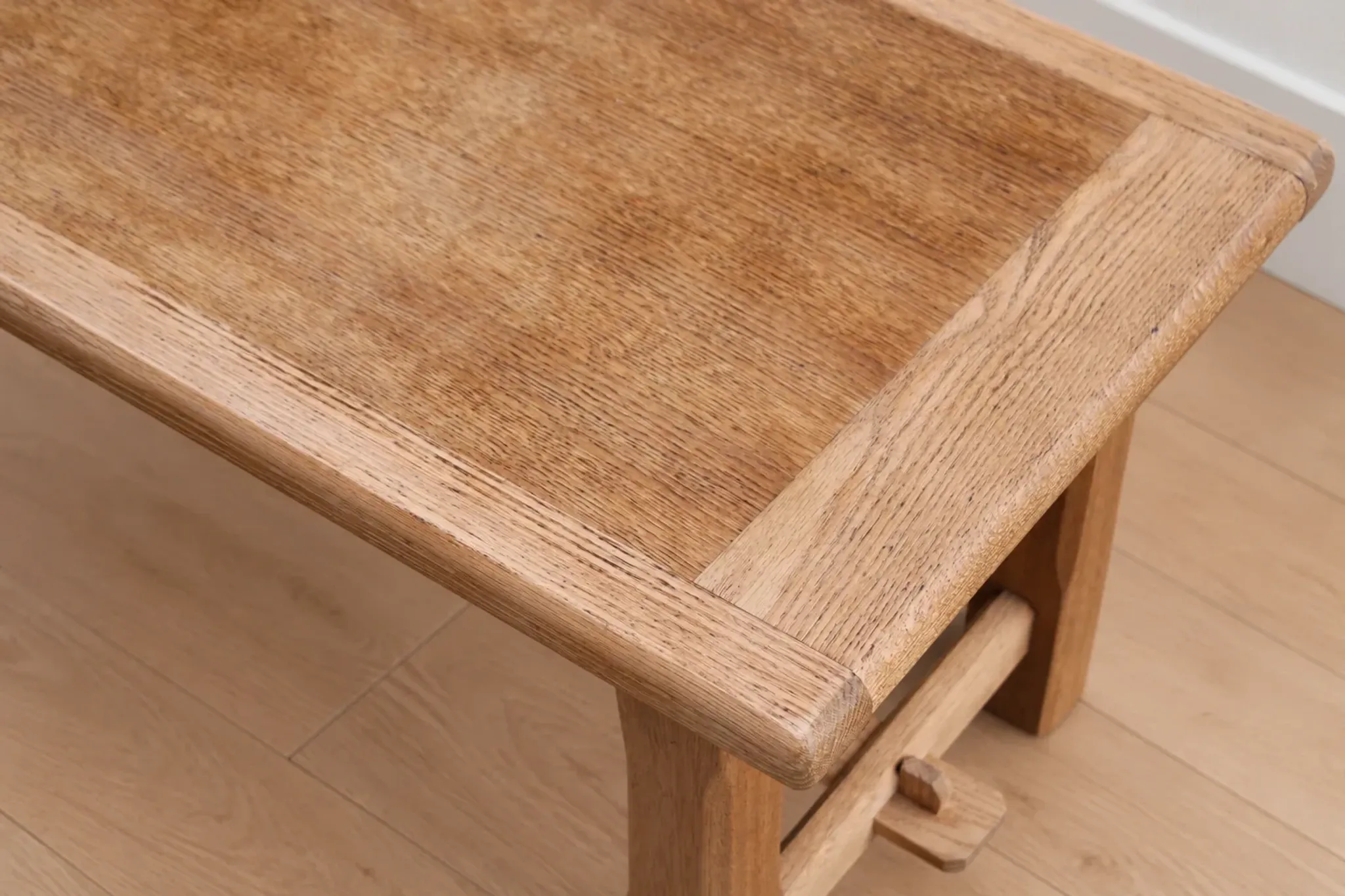 Table basse de ferme en bois naturel – style campagne, entretoise à clavettes – 99 cm