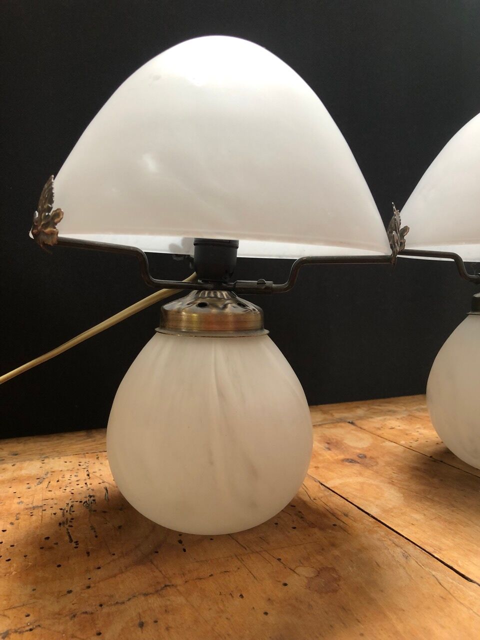 Mushroom lamp in white marbled glass paste