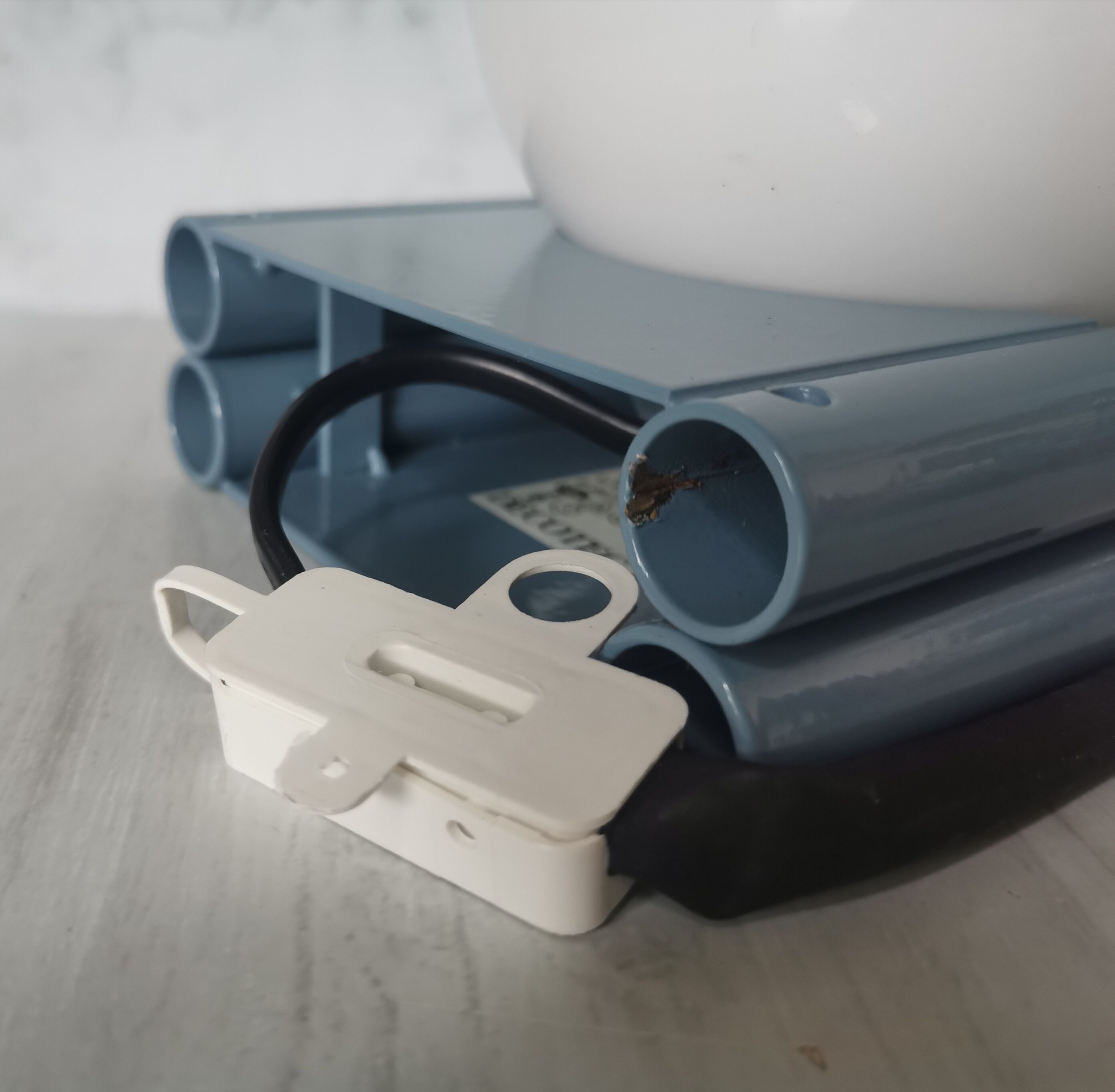 Vintage metal and opaline wall lamp