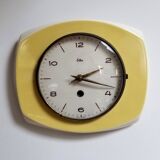Horloge en faïence