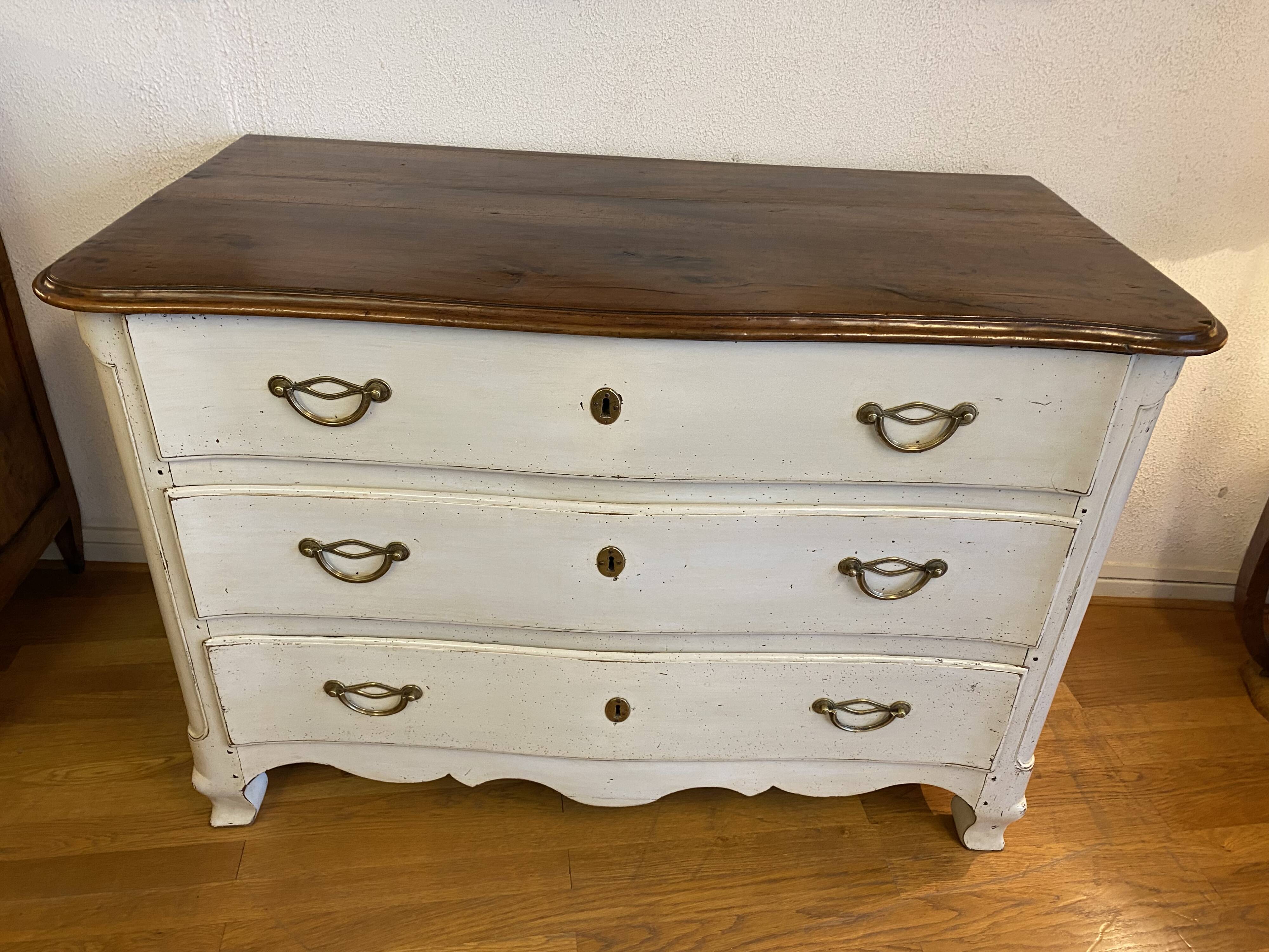 Chest of drawers from the regency period patinated light gray. Perfect condition.