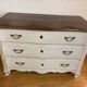 Commode d'époque régence patinée gris clair. Parfait état.