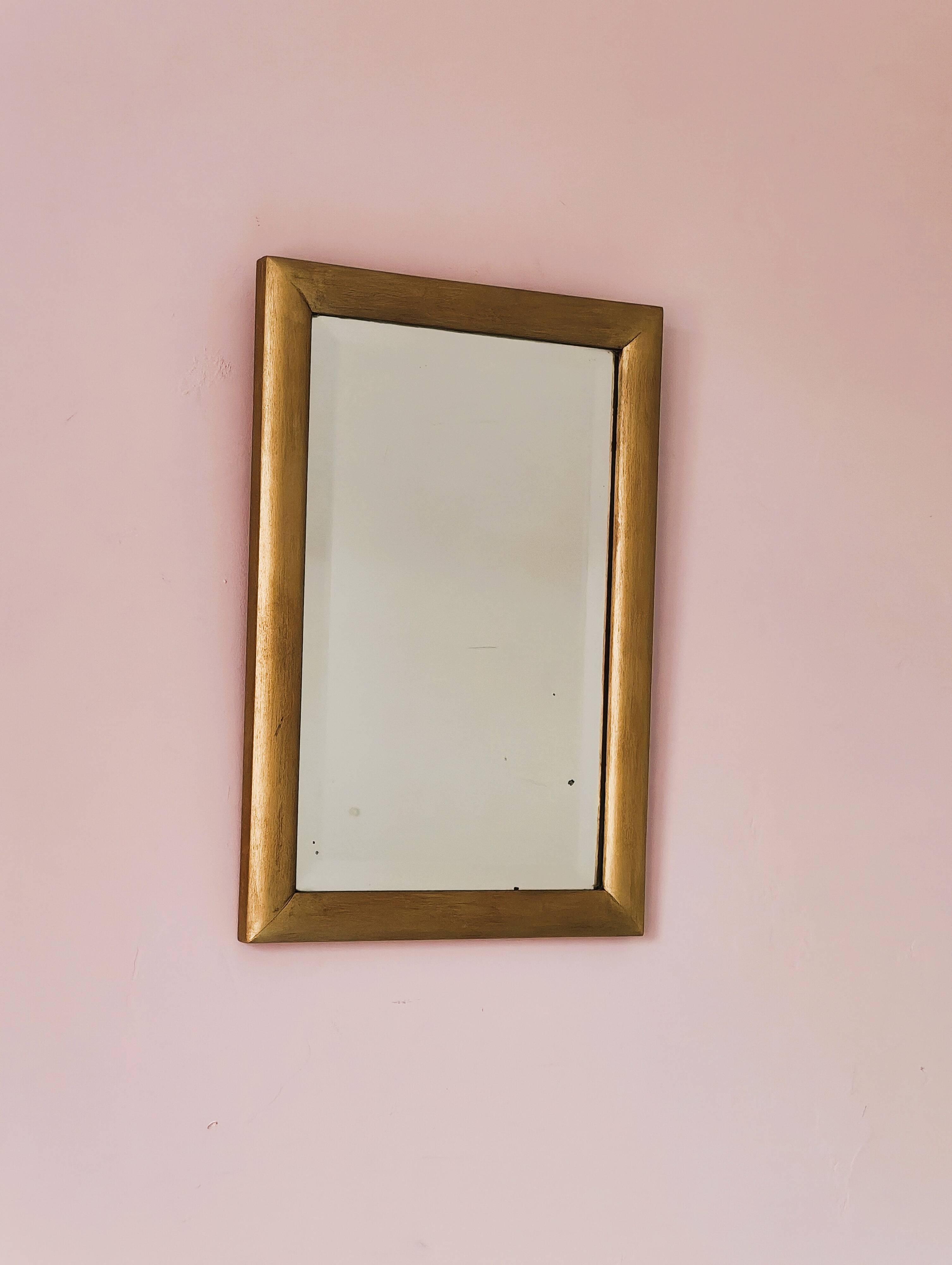 Petit miroir ancien en bois doré et glace biseautée
